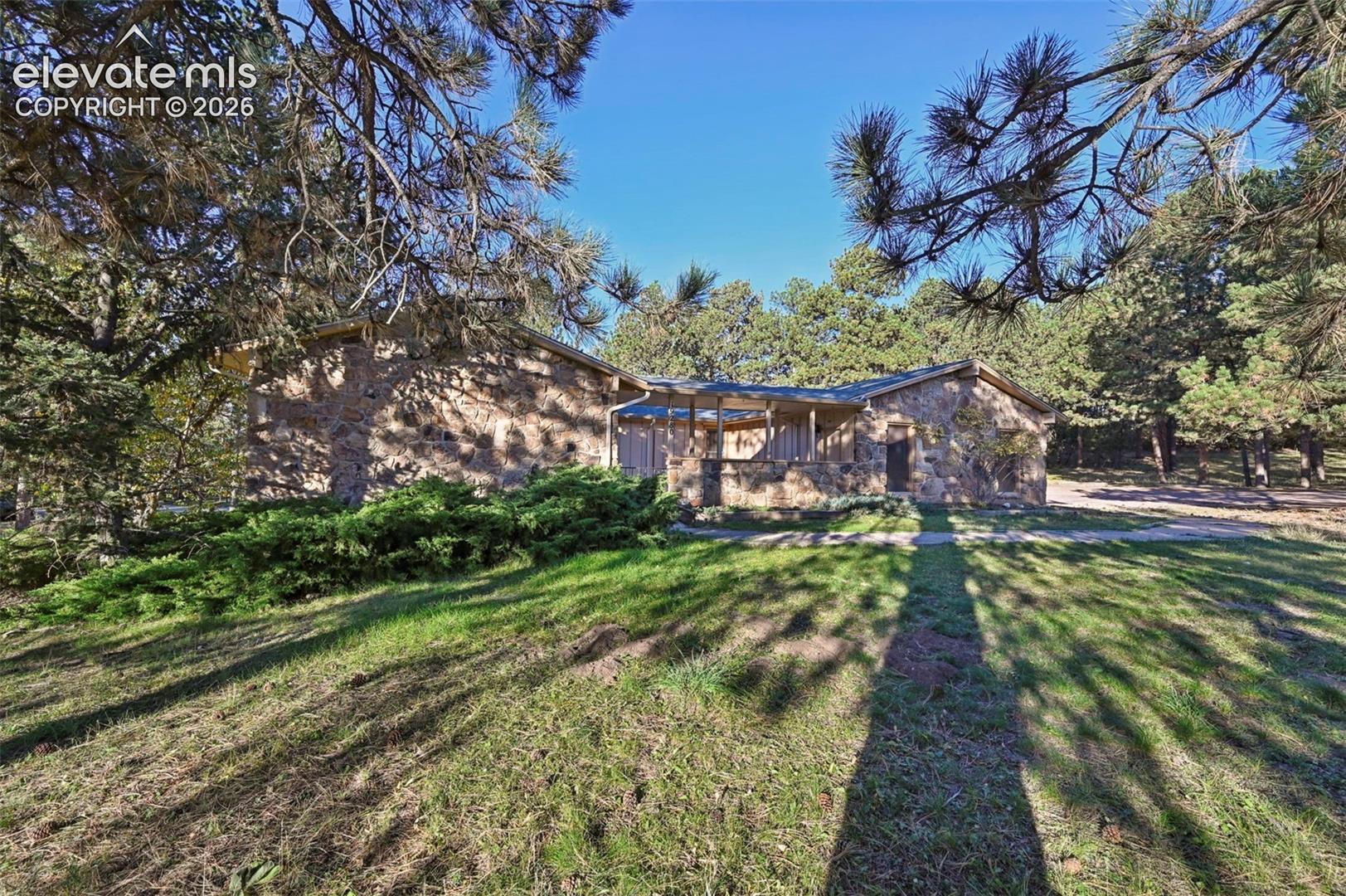 Listing photo 5 for 19280 doewood Drive