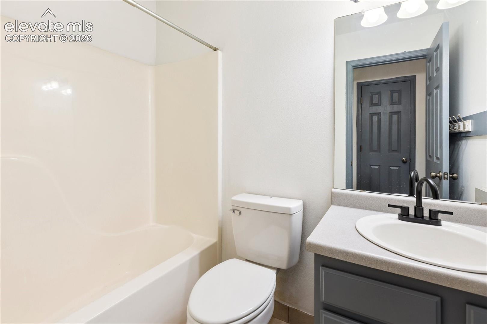 Listing photo 14 for 120 WHALEN Avenue 25 BLDG 1
