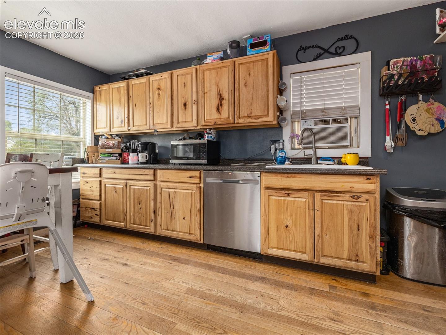 Listing photo 9 for 922 Jackson Street