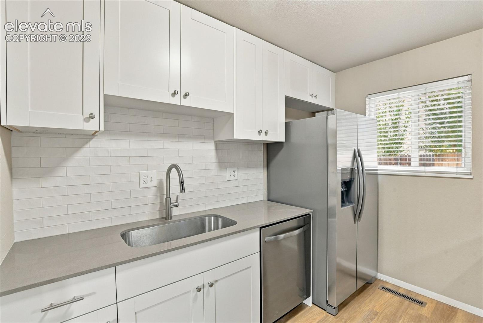 Listing photo 13 for 1070 Applewood Drive