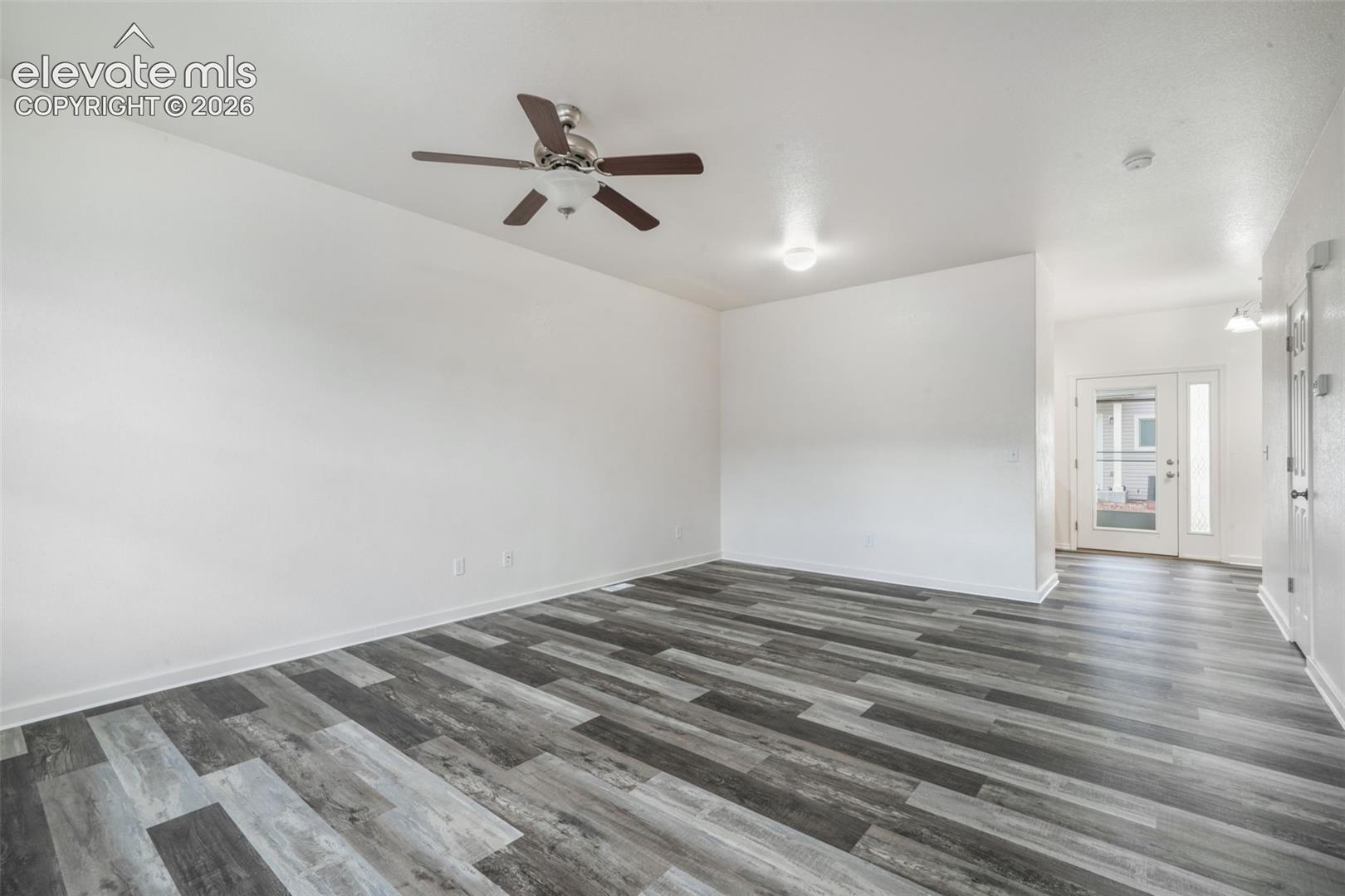 Listing photo 3 for 10513 Wells Point