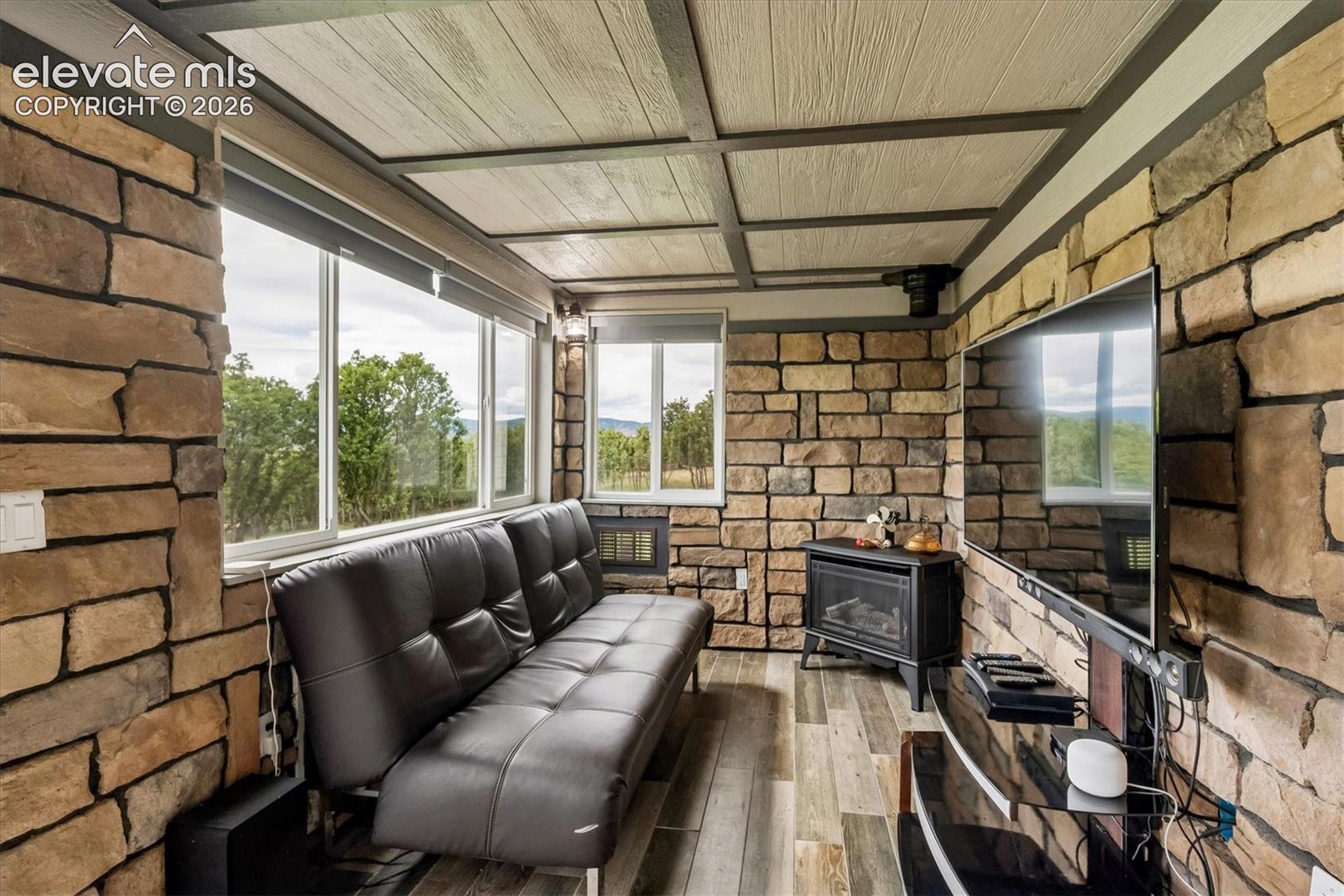 Listing photo 30 for 2464 W Wolfensberger Road