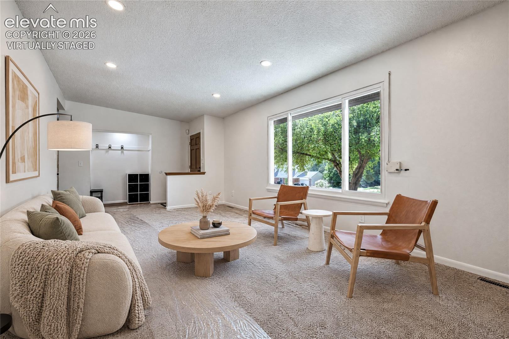 Listing photo 6 for 609 Crestridge Avenue