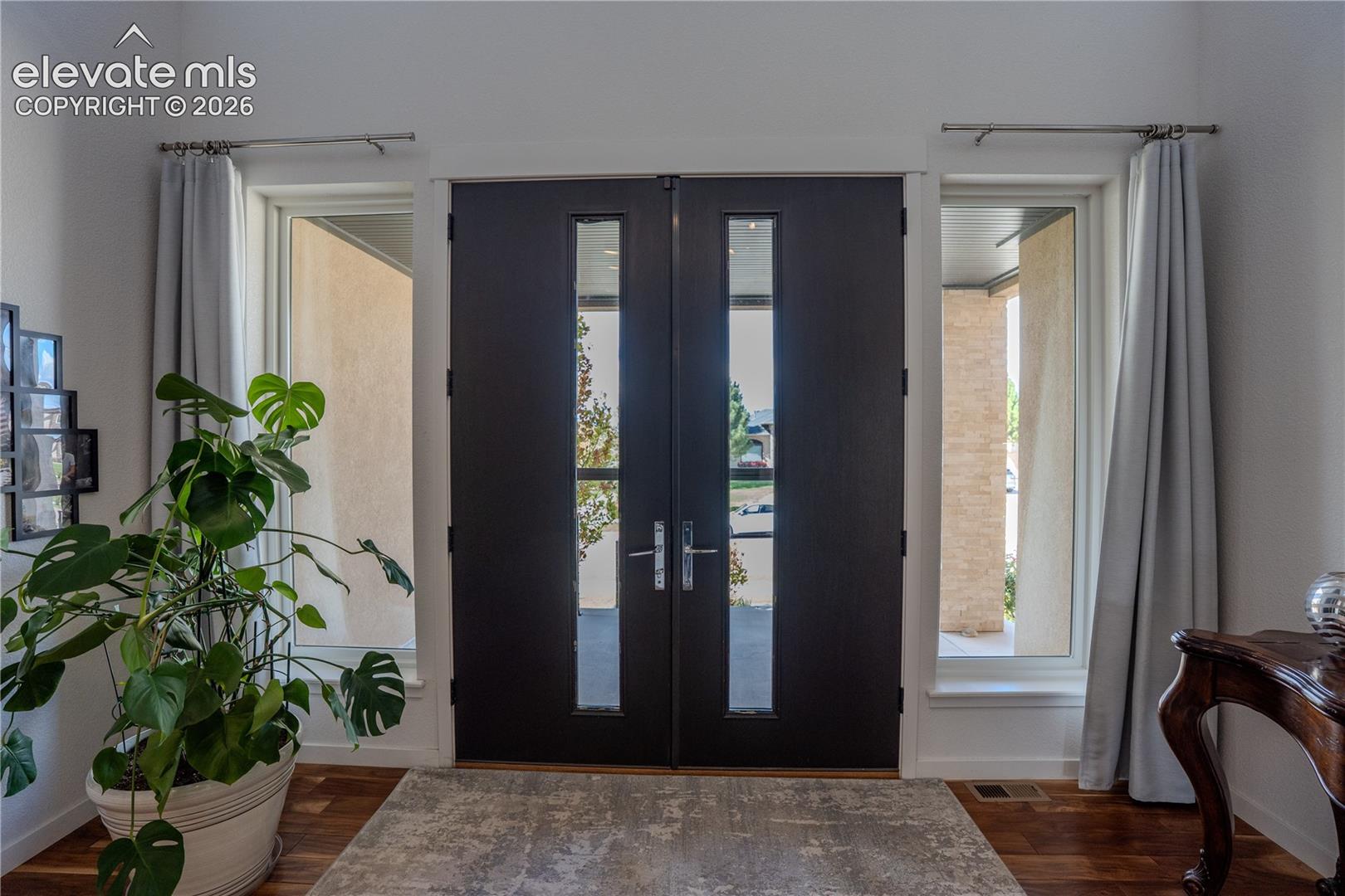 Listing photo 5 for 5638 Venezia Way