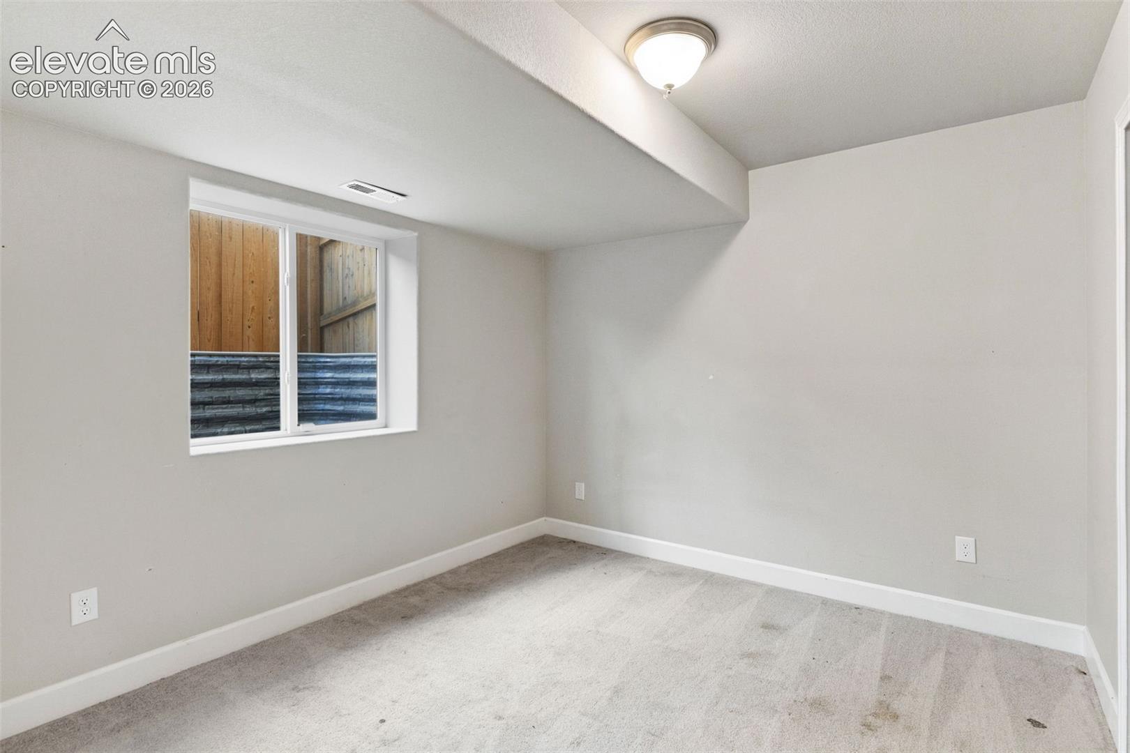 Listing photo 22 for 10621 Castor Drive