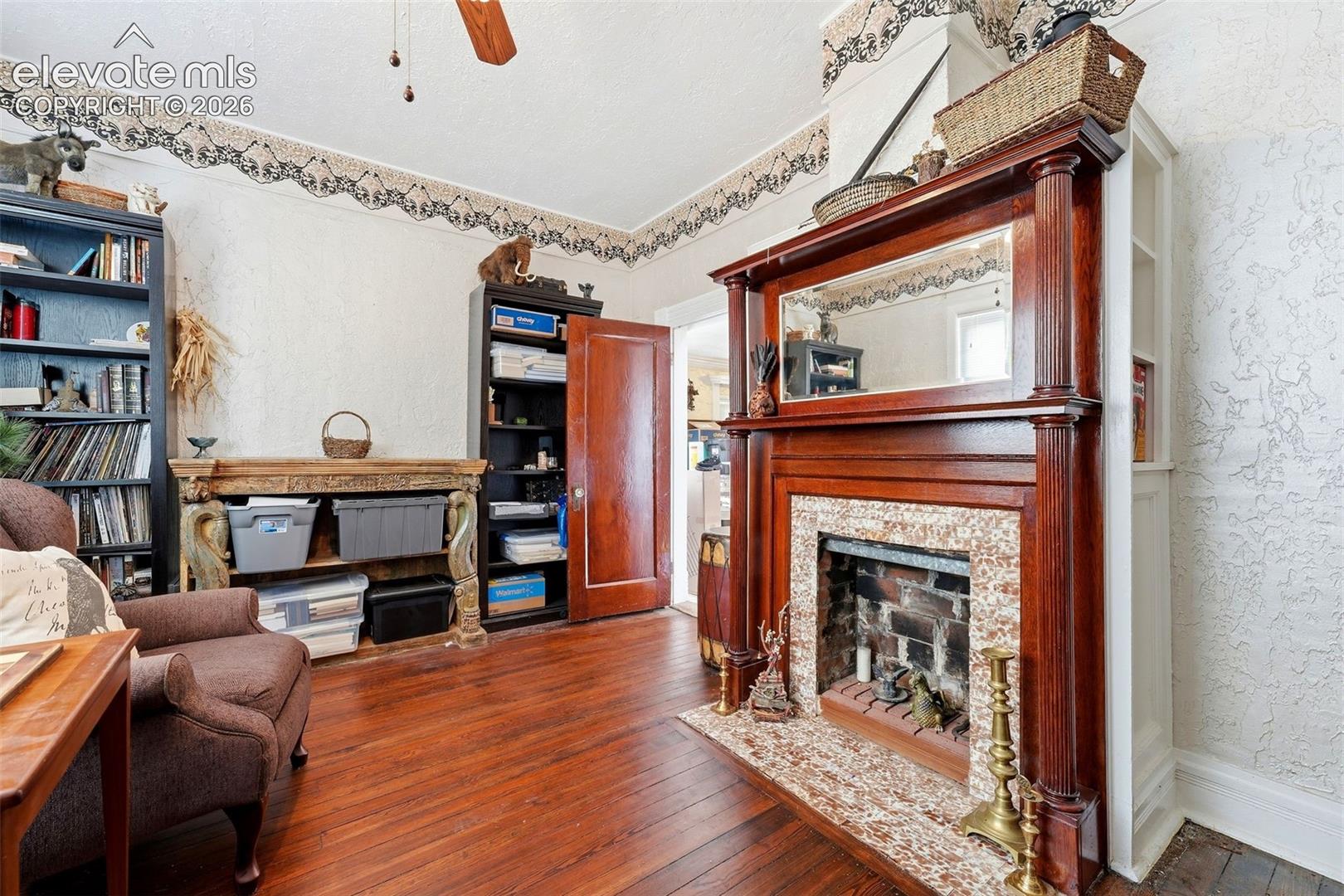 Listing photo 6 for 842 E Platte Avenue