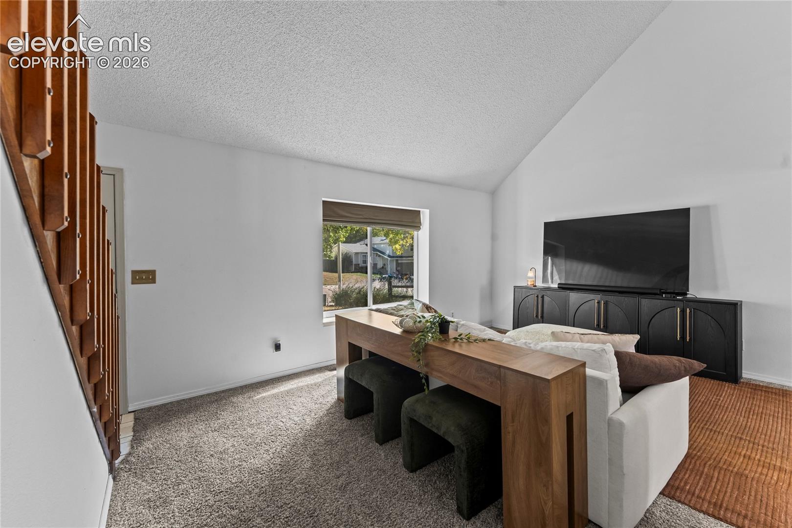 Listing photo 6 for 5870 Pemberton Way