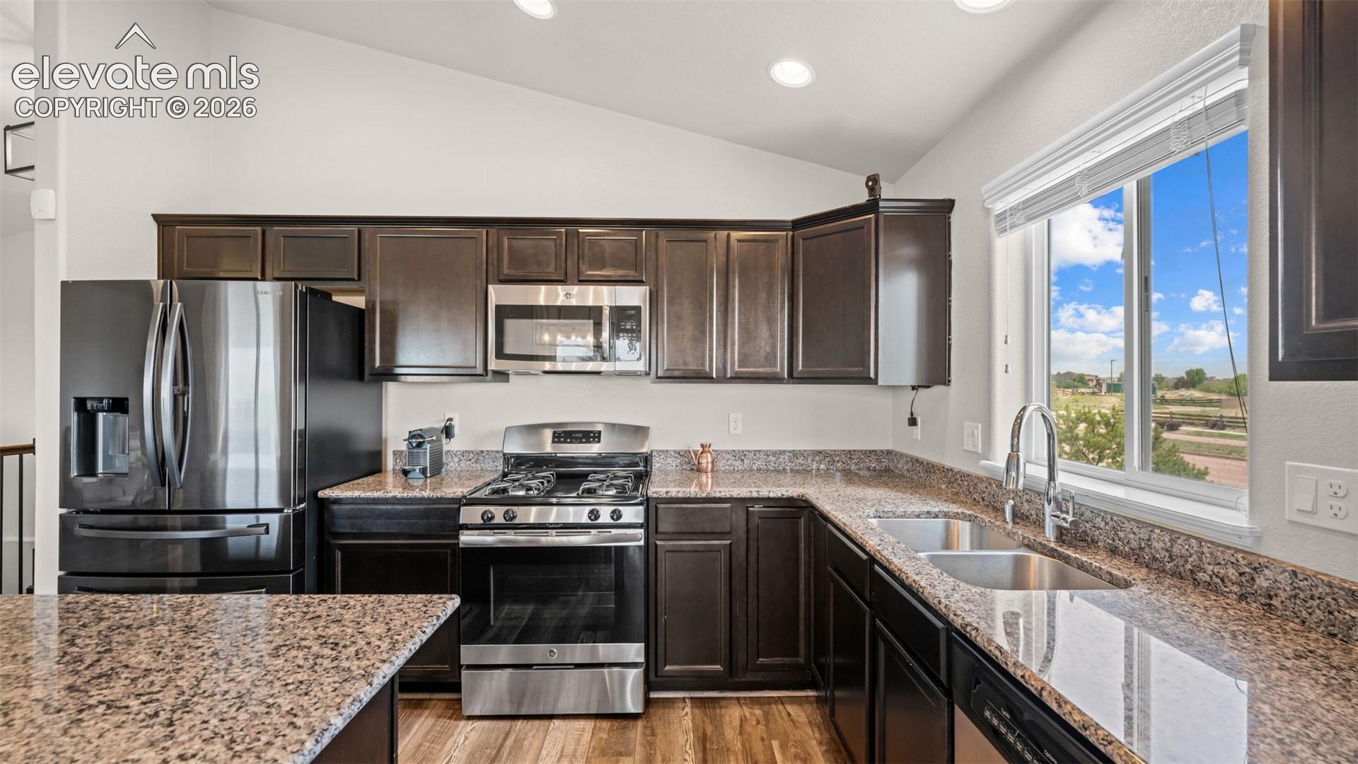 Listing photo 4 for 9420 Beryl Drive
