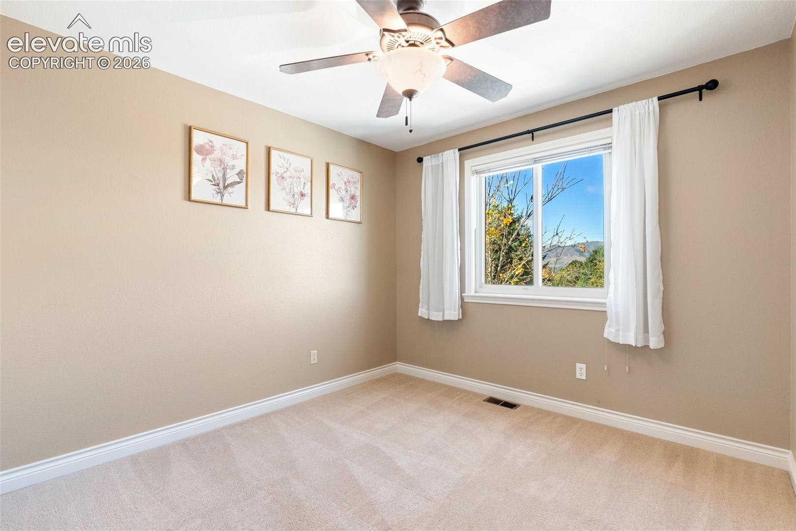 Listing photo 37 for 3071 Banjo Drive