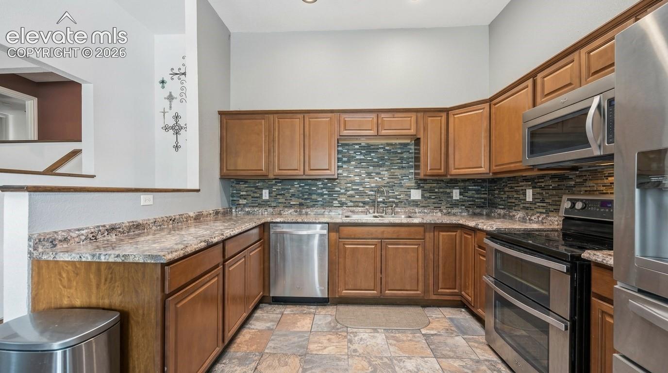Listing photo 4 for 7409 Colonial Drive