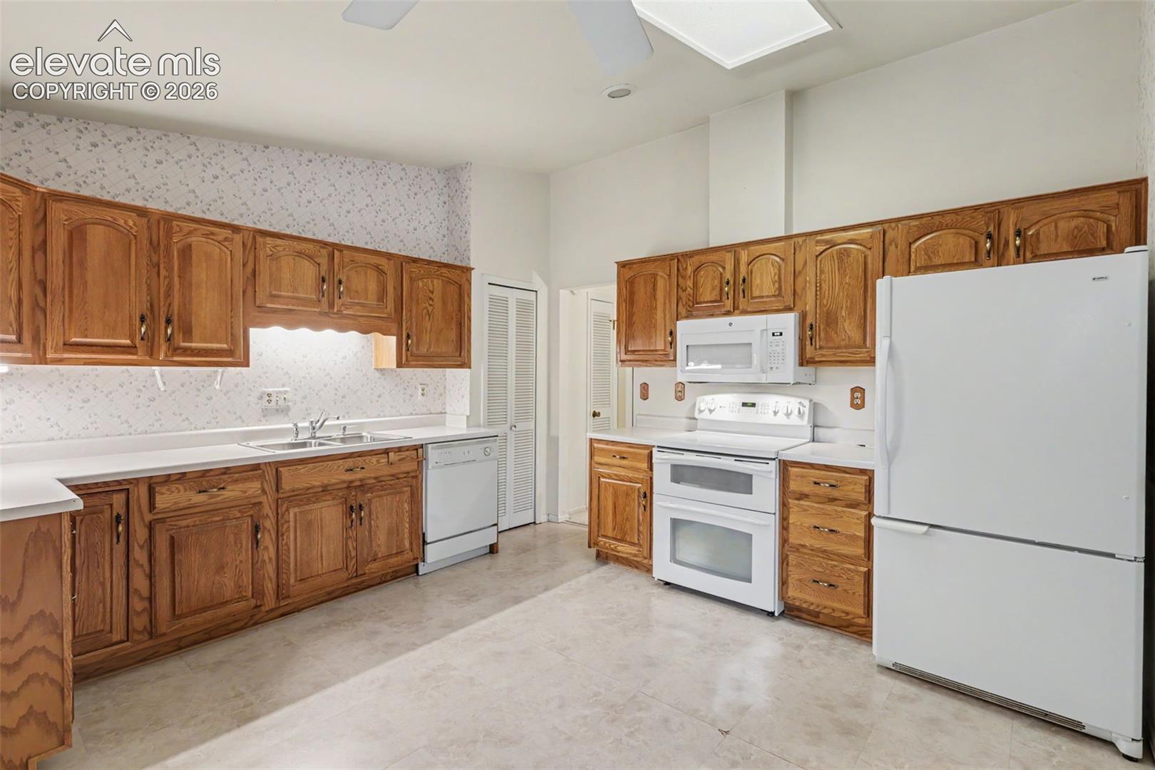 Listing photo 7 for 538 Lakewood Circle