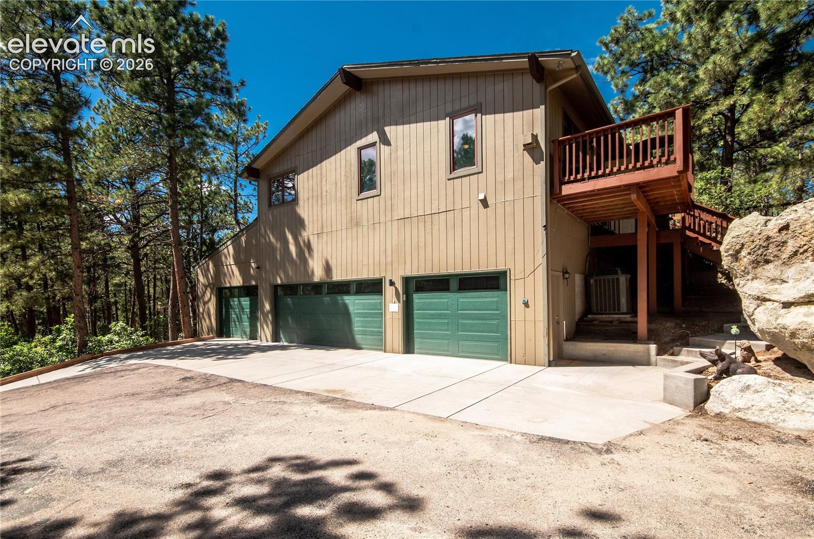 Listing photo 4 for 17360 E Caribou Drive