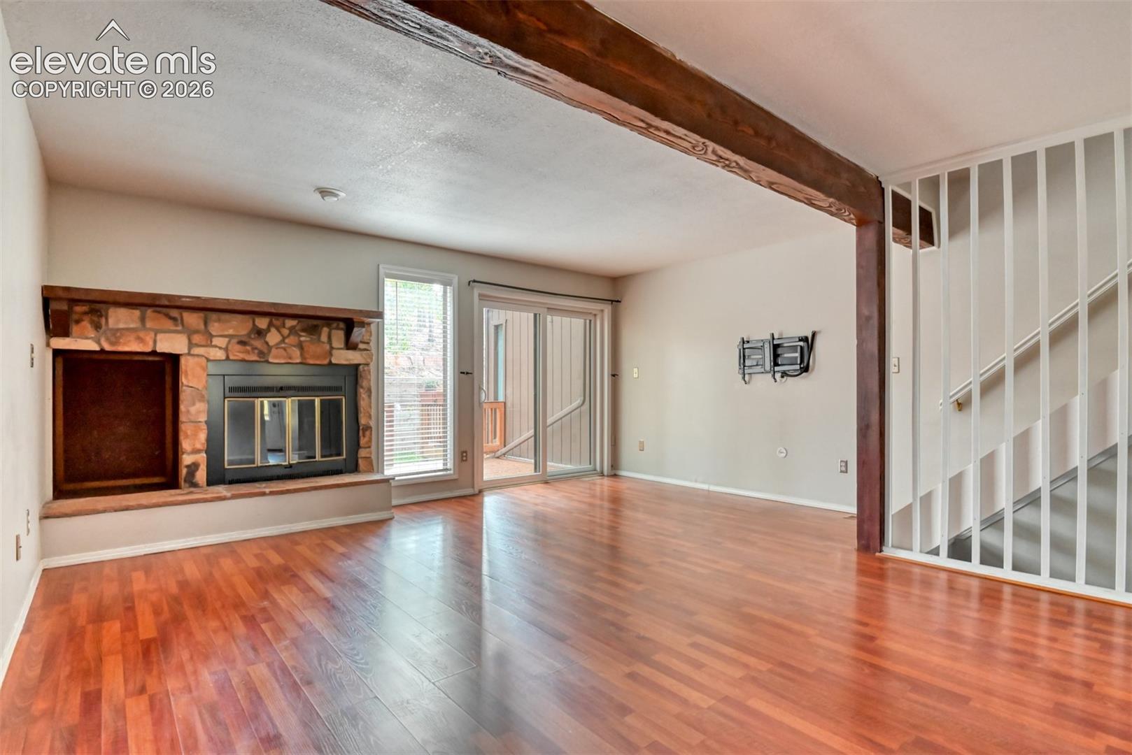 Listing photo 15 for 590 Manor Court B