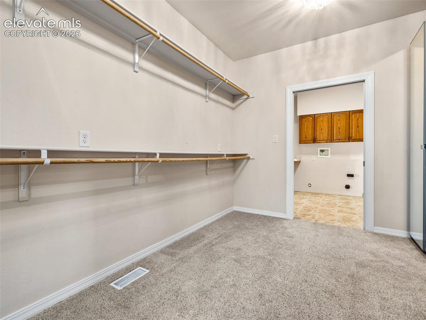 Listing photo 20 for 10 Erica Court