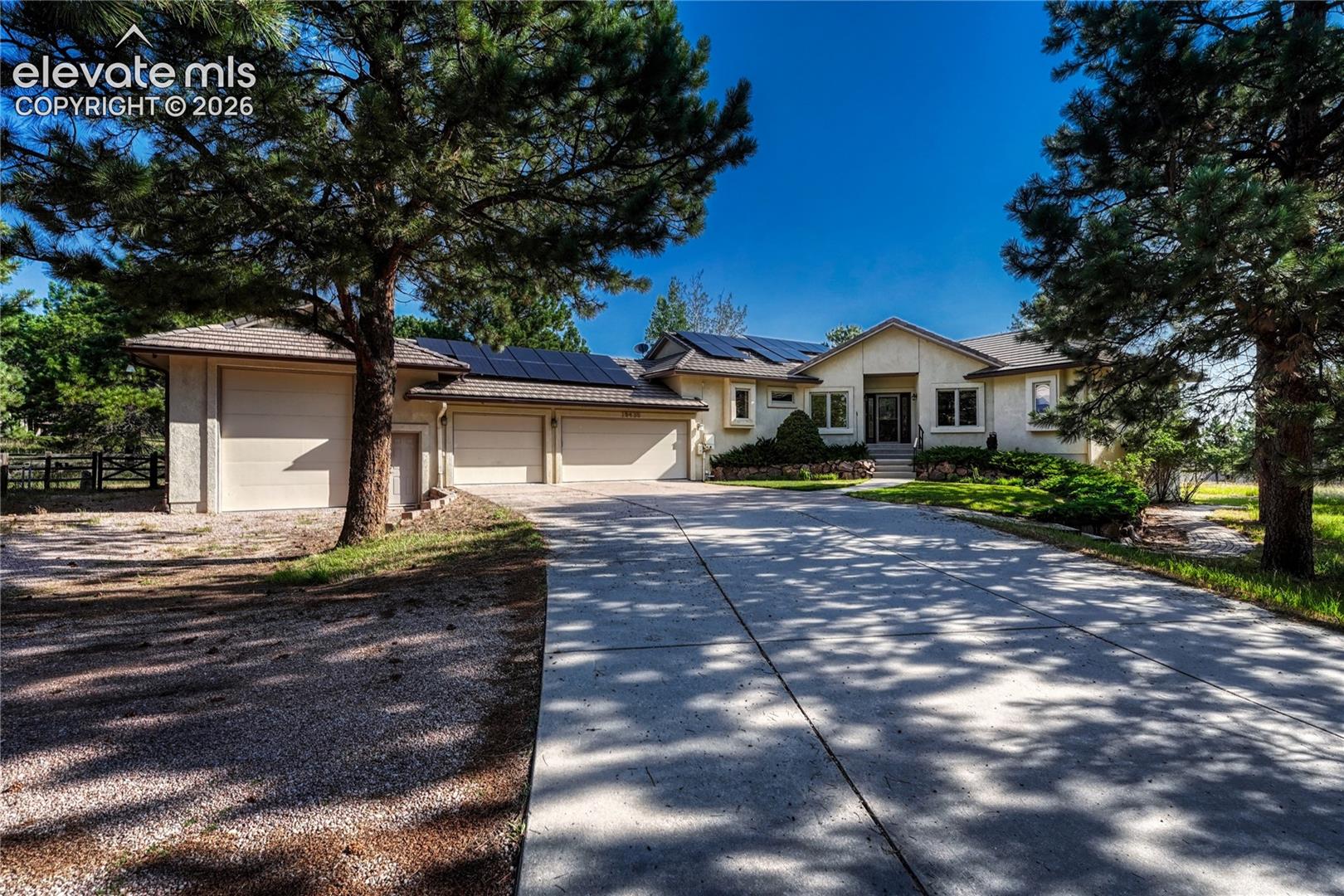 Listing photo 11 for 19435 Sherwood Trail