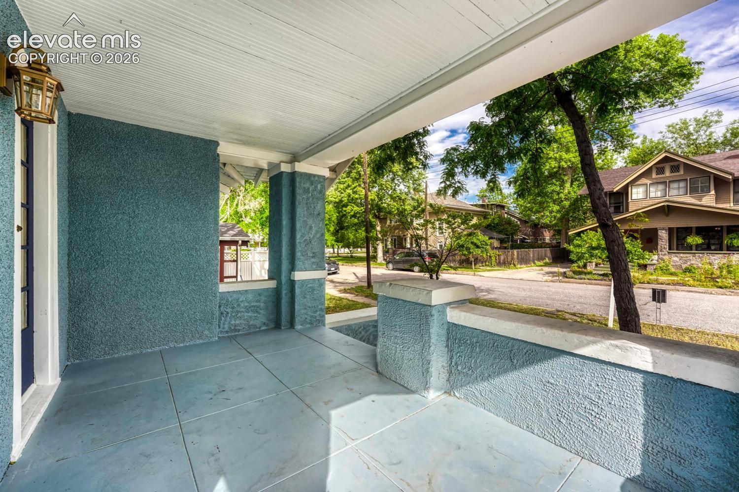 Listing photo 7 for 209 E Washington Street