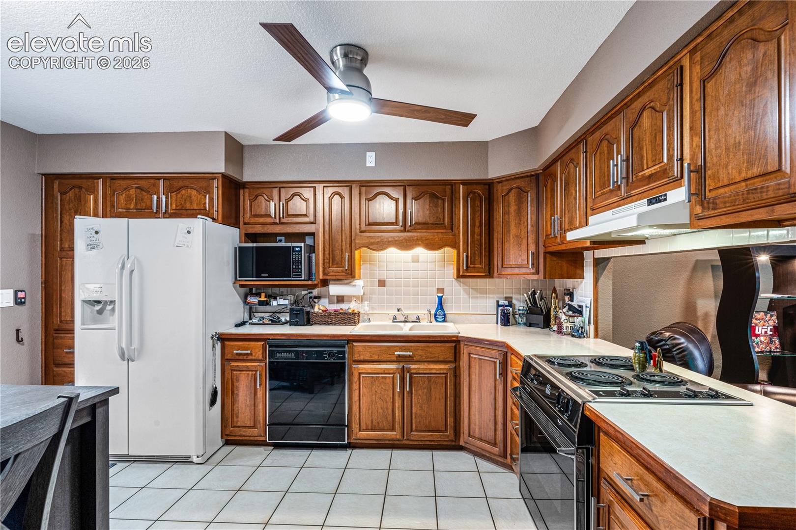 Listing photo 3 for 2106 Chautard Drive B