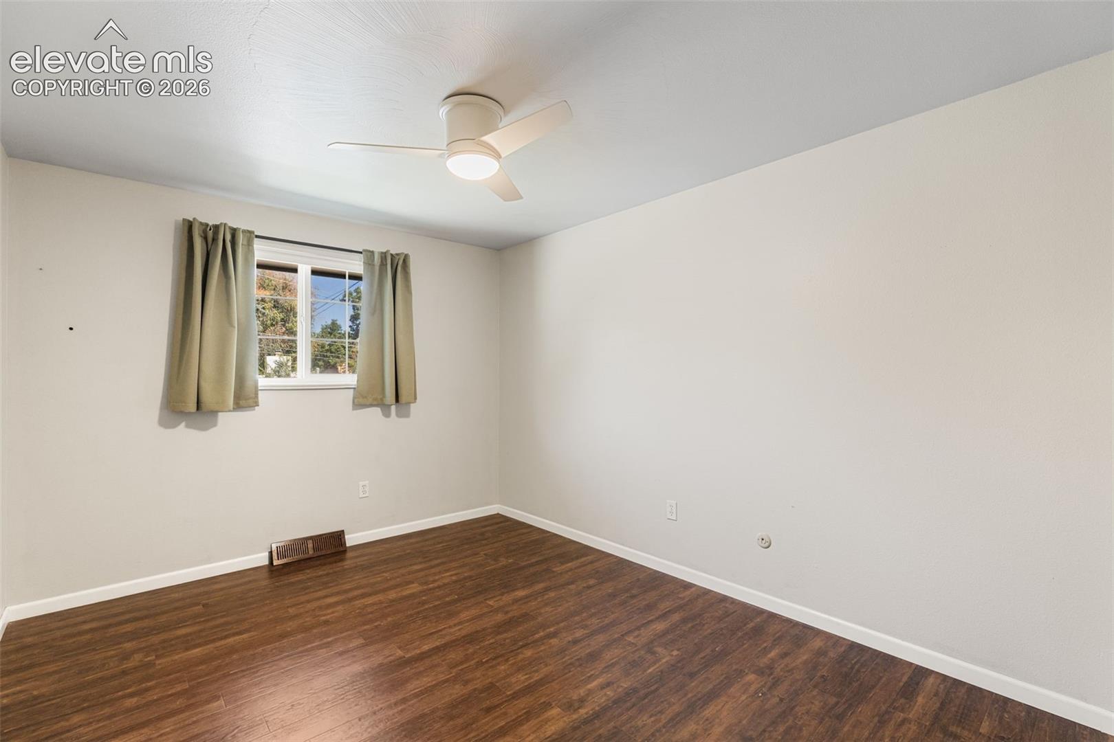 Listing photo 11 for 509 W Cheyenne Road