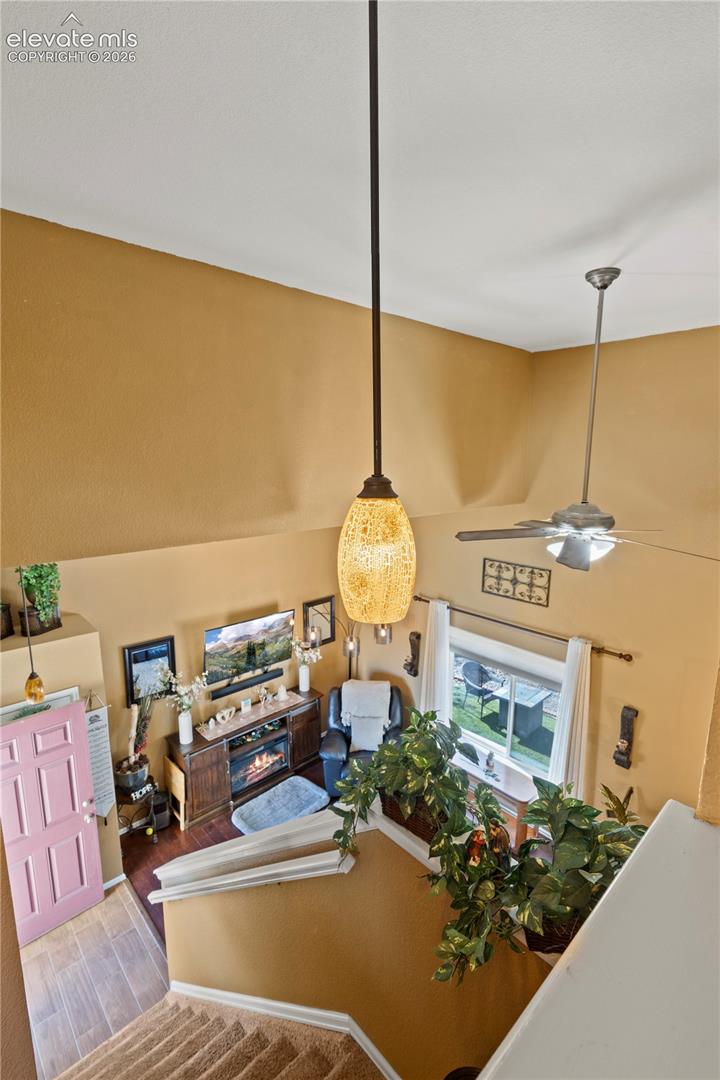 Listing photo 13 for 8234 Meadowcrest Drive