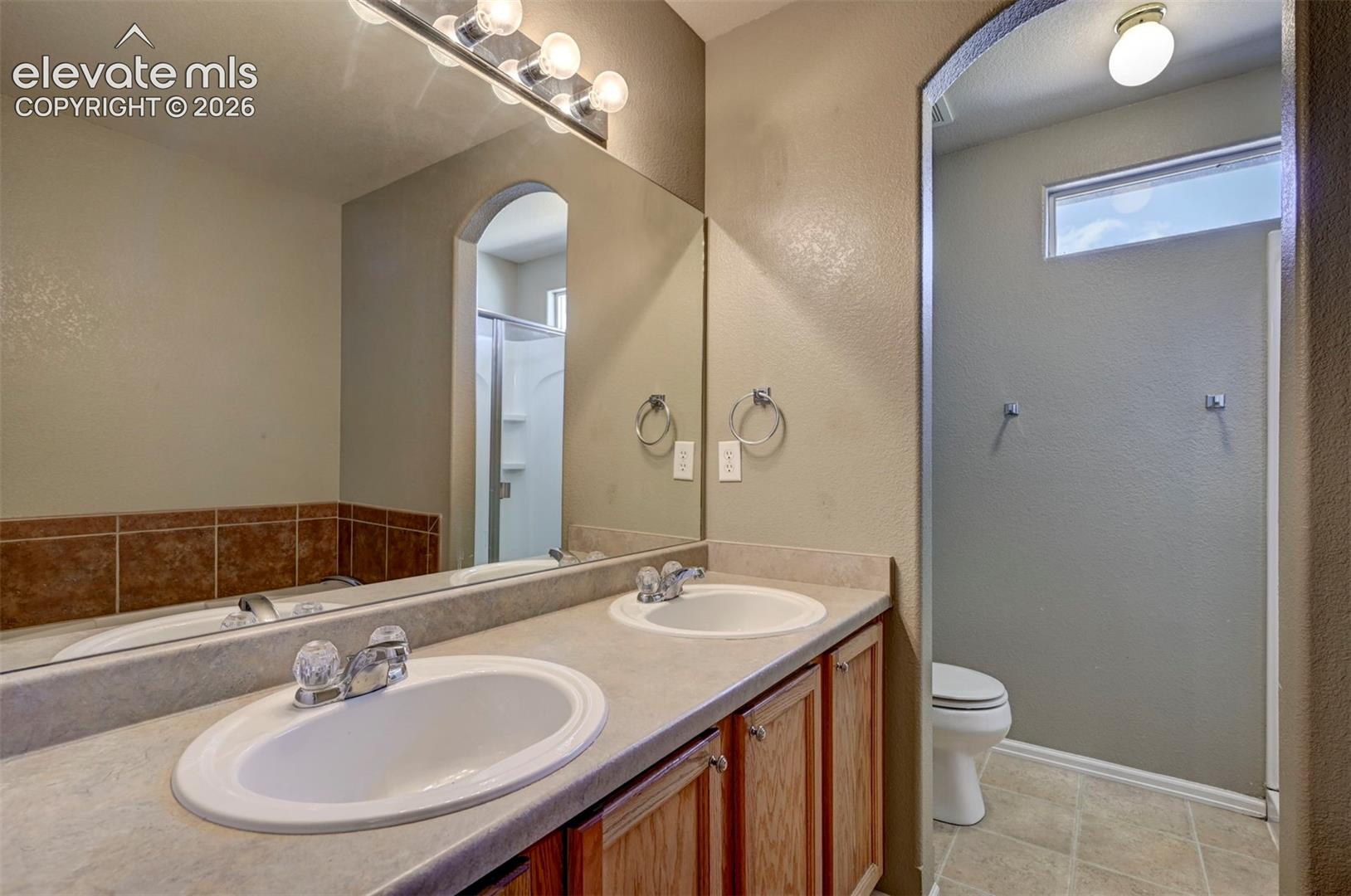 Listing photo 14 for 863 Red Thistle View