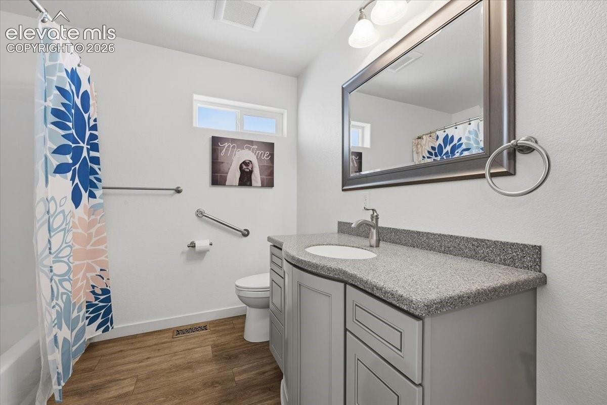 Listing photo 30 for 1516 N Platteville Boulevard