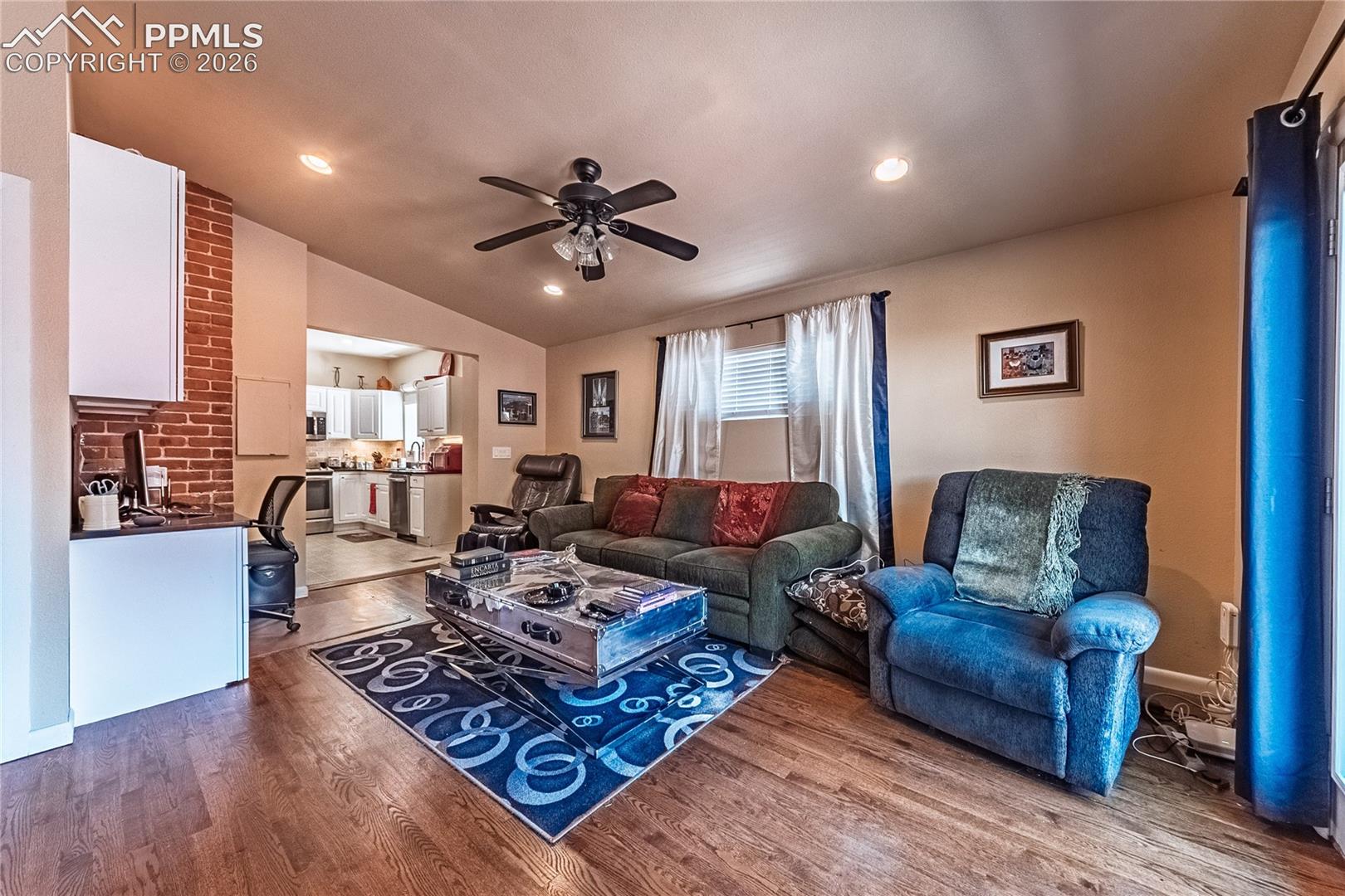 422 Dale Street, photo 17