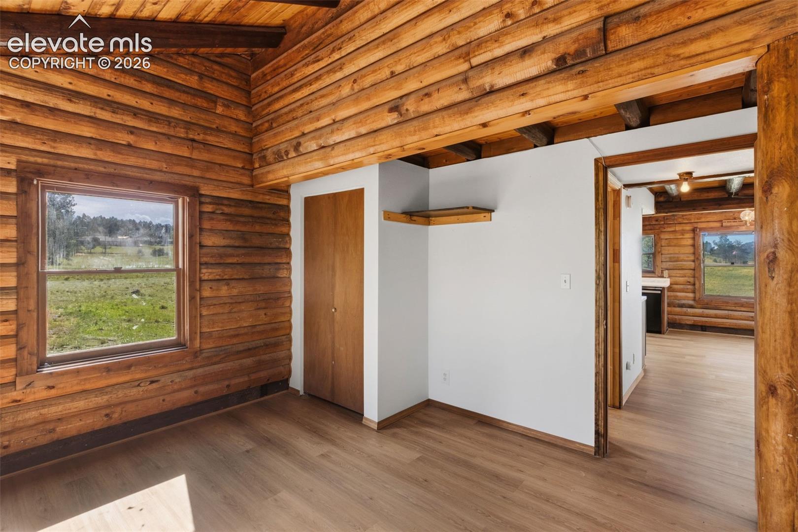 Listing photo 10 for 258 Appian Way