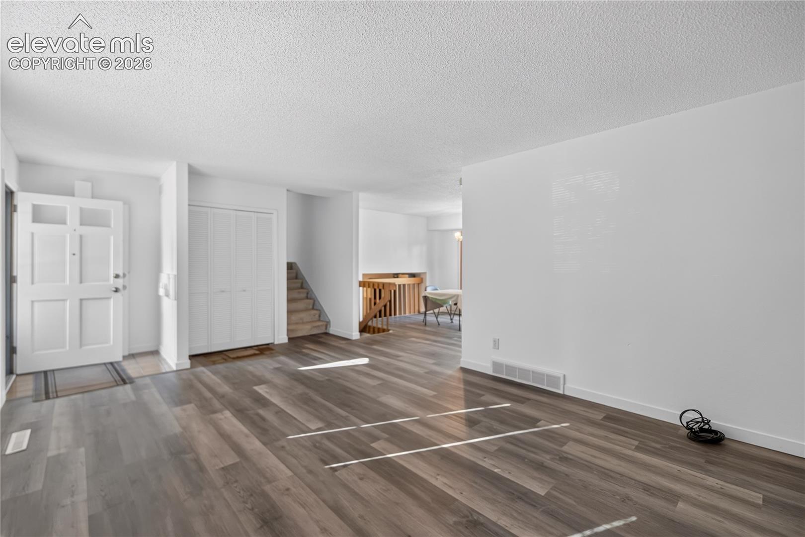 Listing photo 7 for 4850 Windward Circle