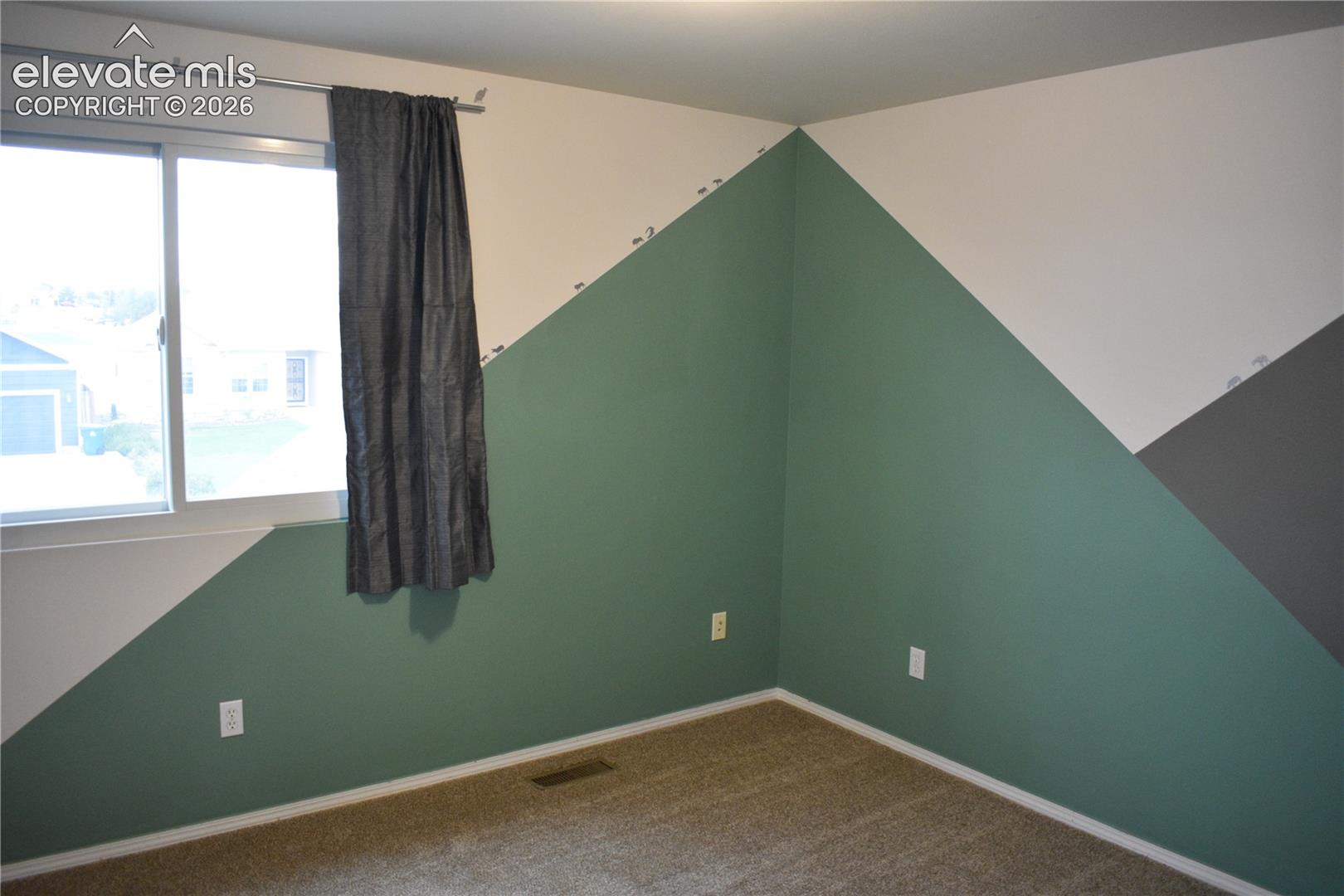 Listing photo 32 for 8059 Oliver Road