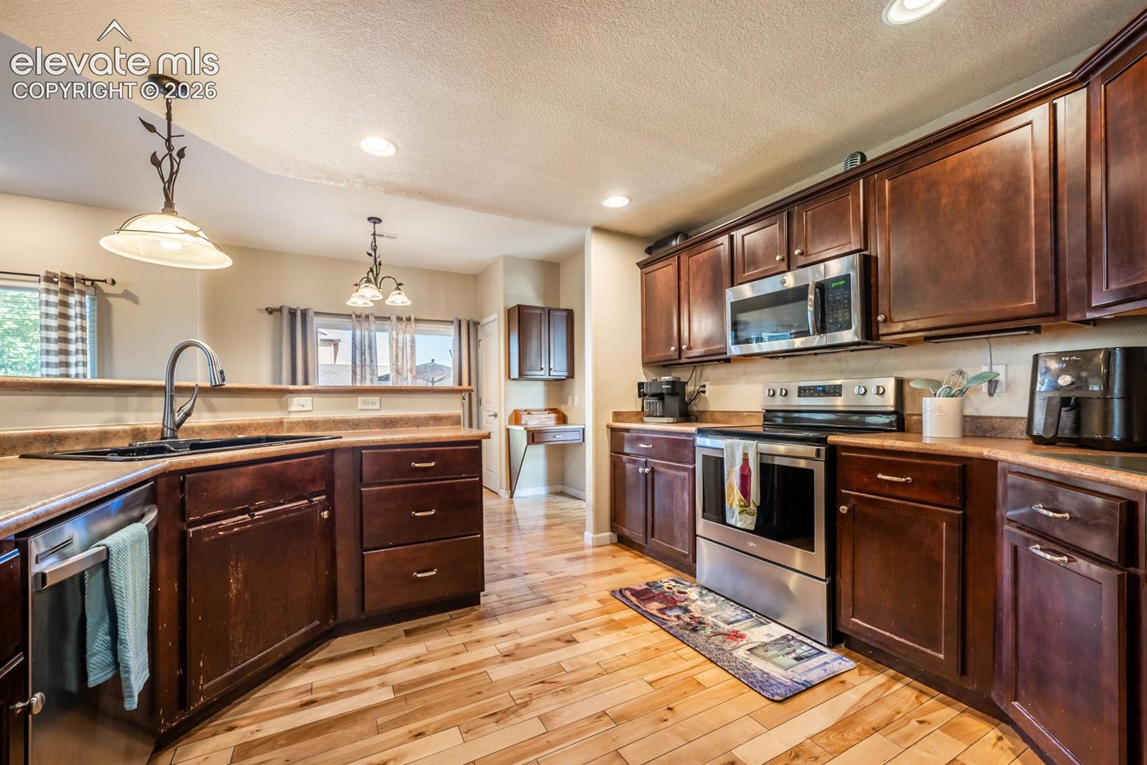 Listing photo 11 for 5078 Hummingbird Court