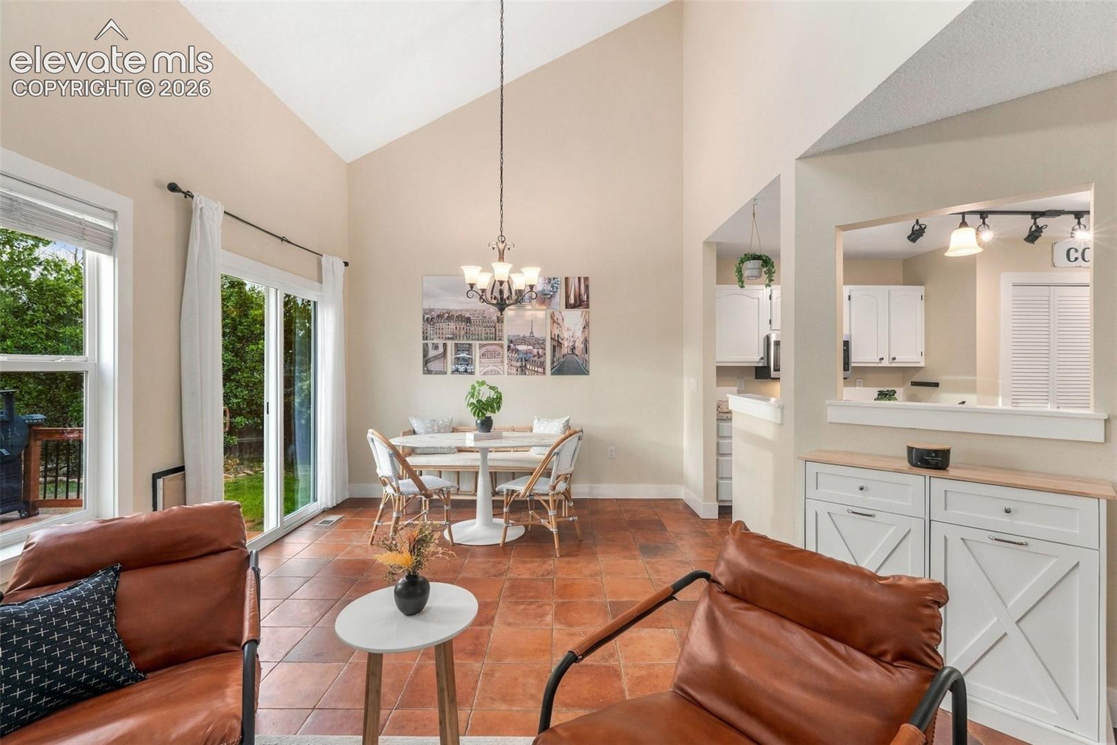 Listing photo 14 for 271 N Holcomb Circle