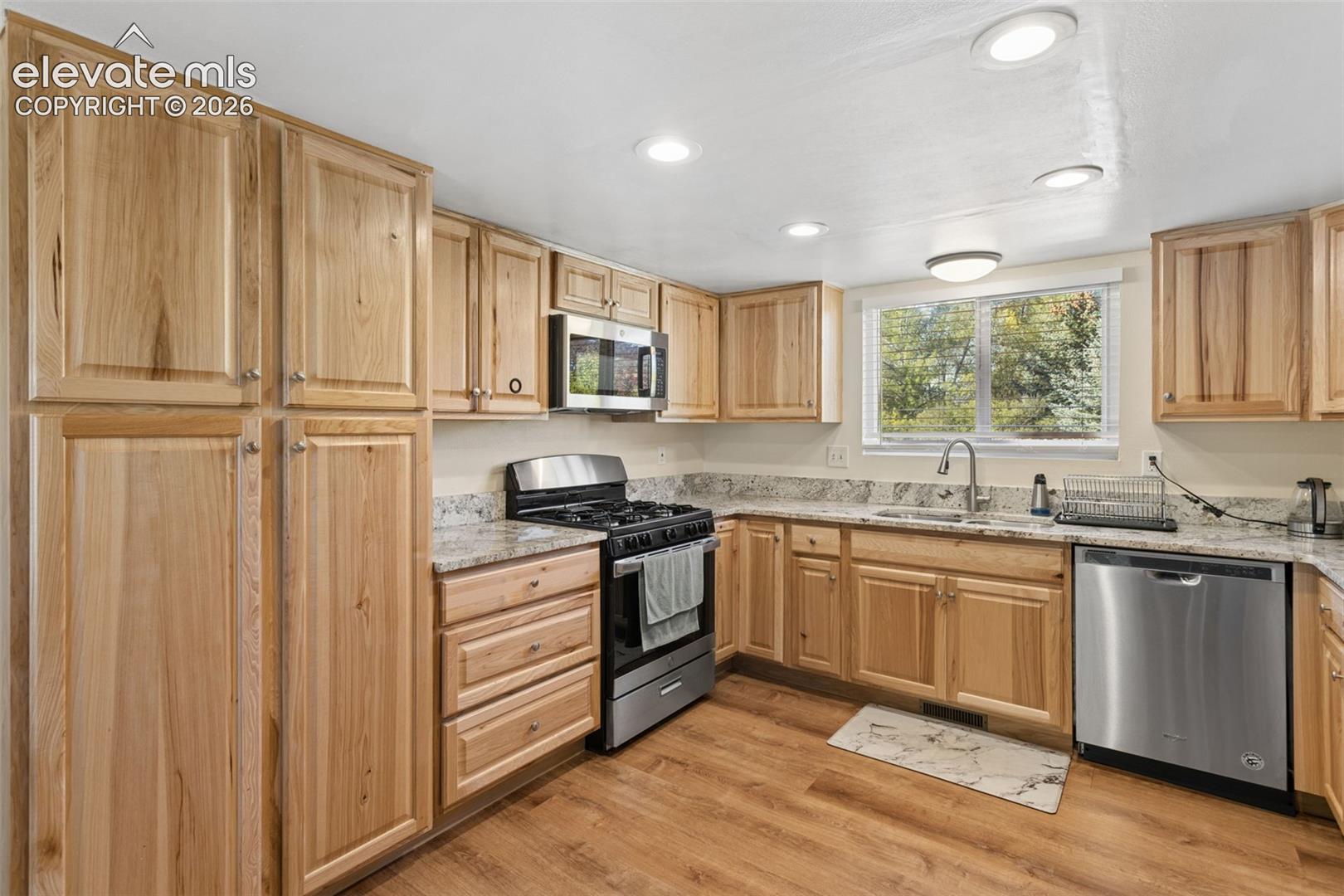 Listing photo 14 for 6420 Stonehedge Drive