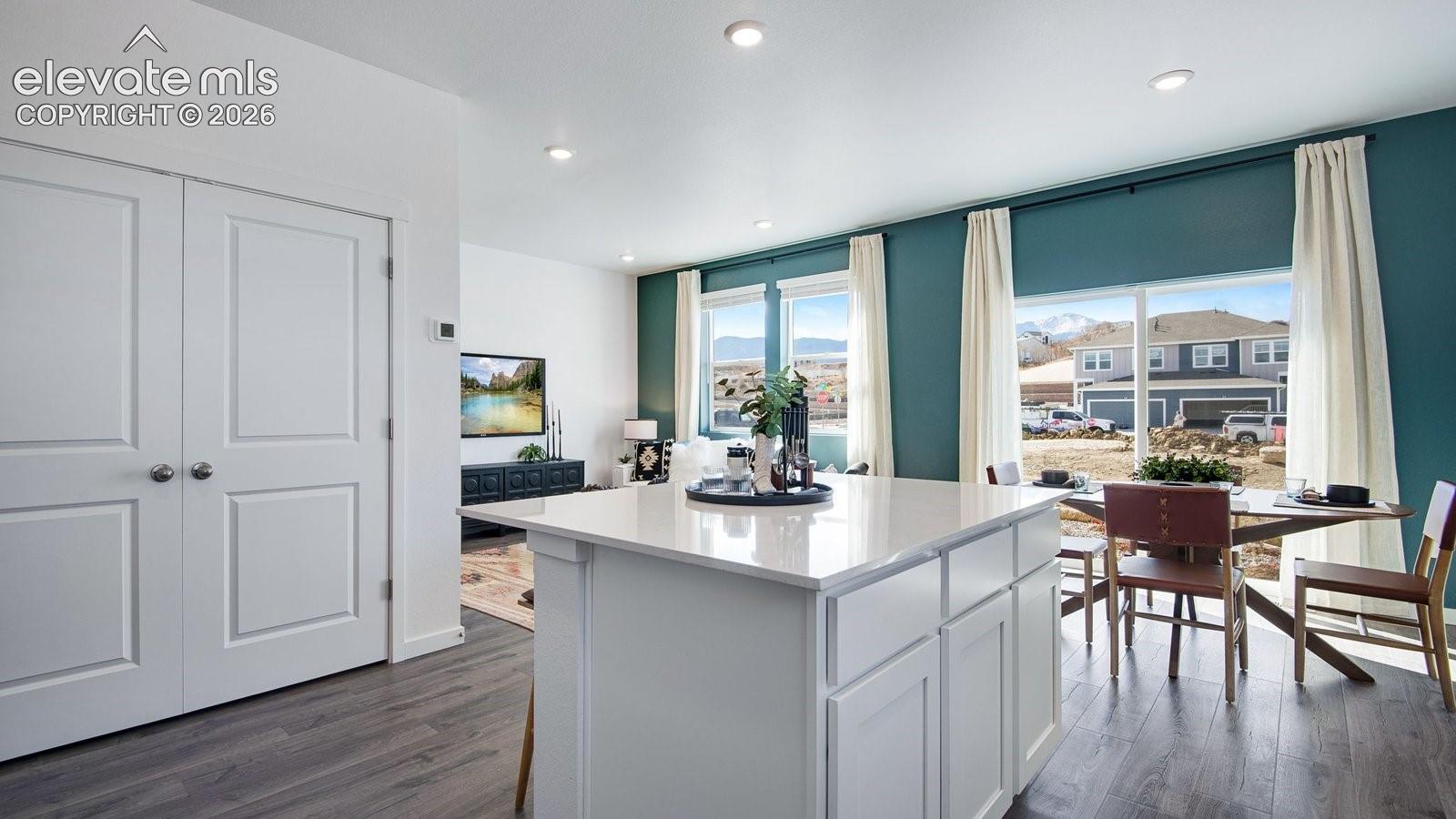 Listing photo 3 for 3645 Glenna Place