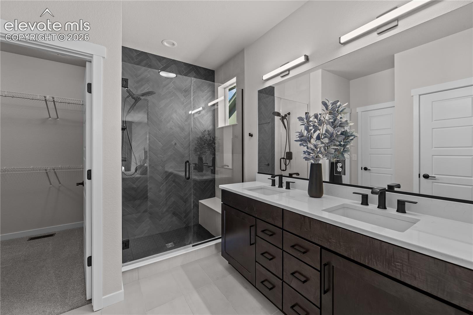 Listing photo 40 for 6575 Vistancia Avenue