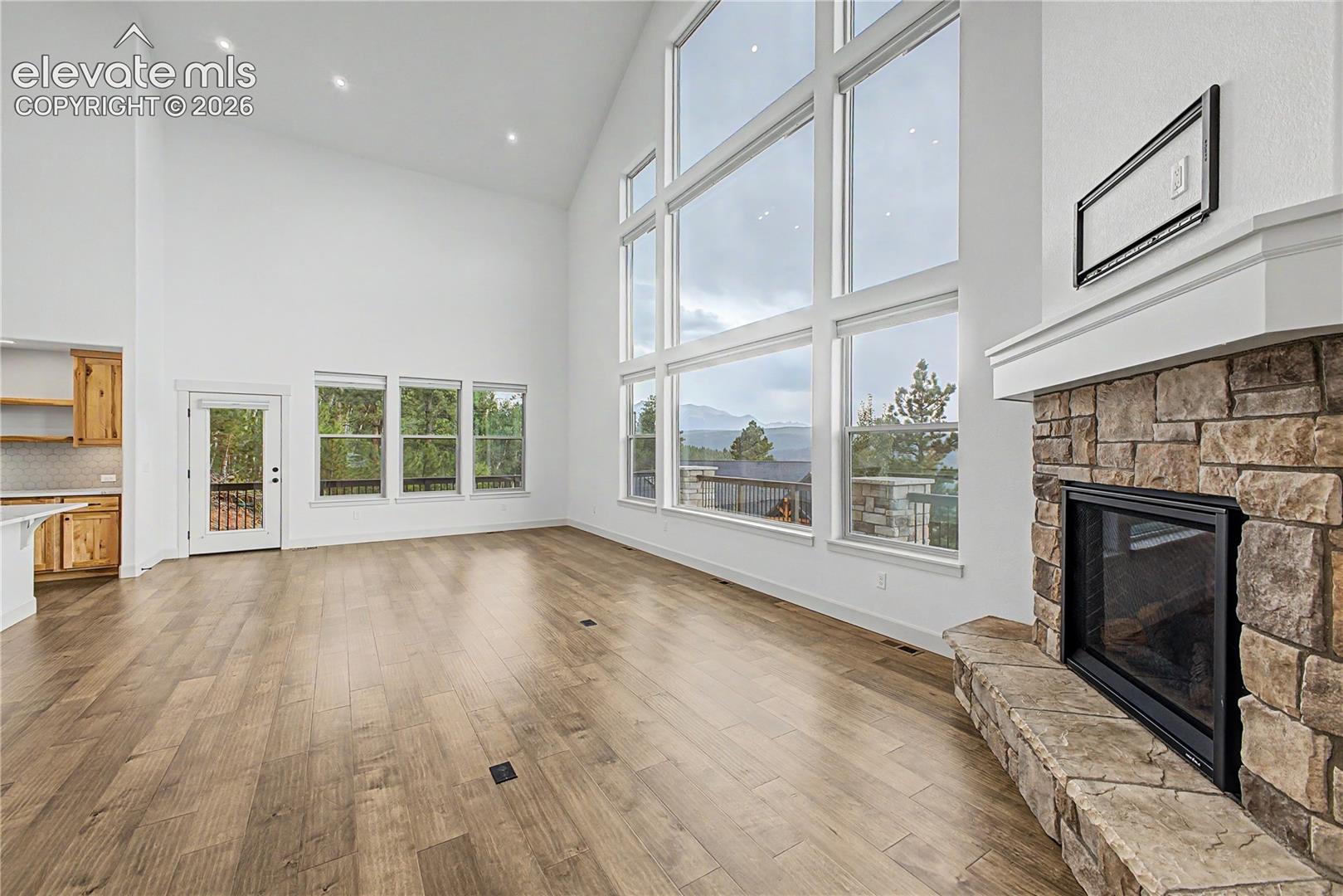 Listing photo 6 for 1015 Locklin Way
