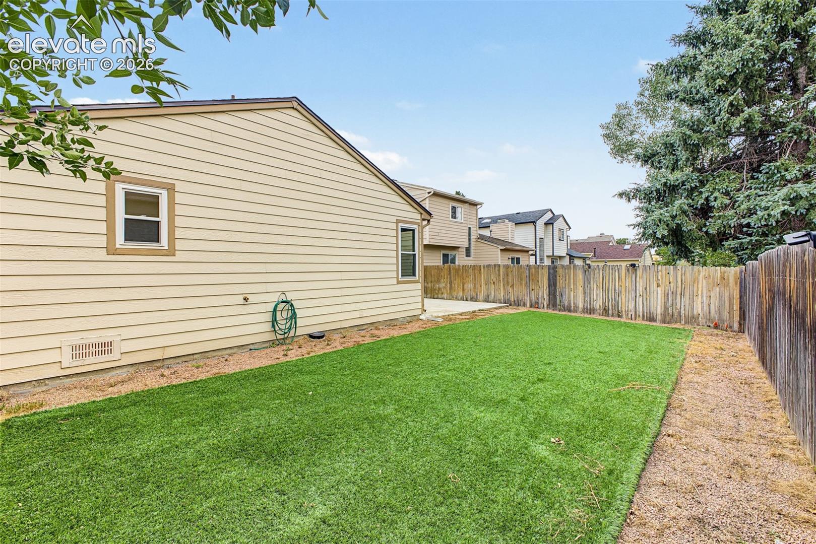 Listing photo 25 for 8430 Sassafras Drive