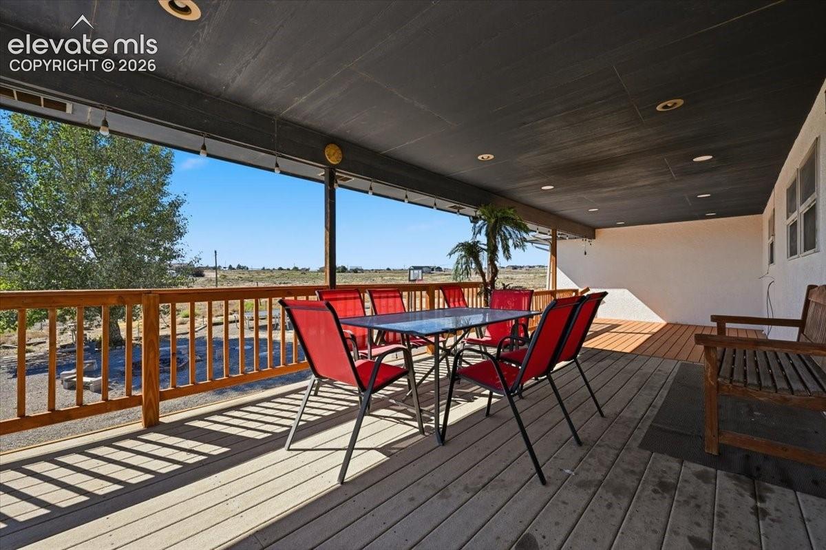 Listing photo 21 for 676 E Heron Drive