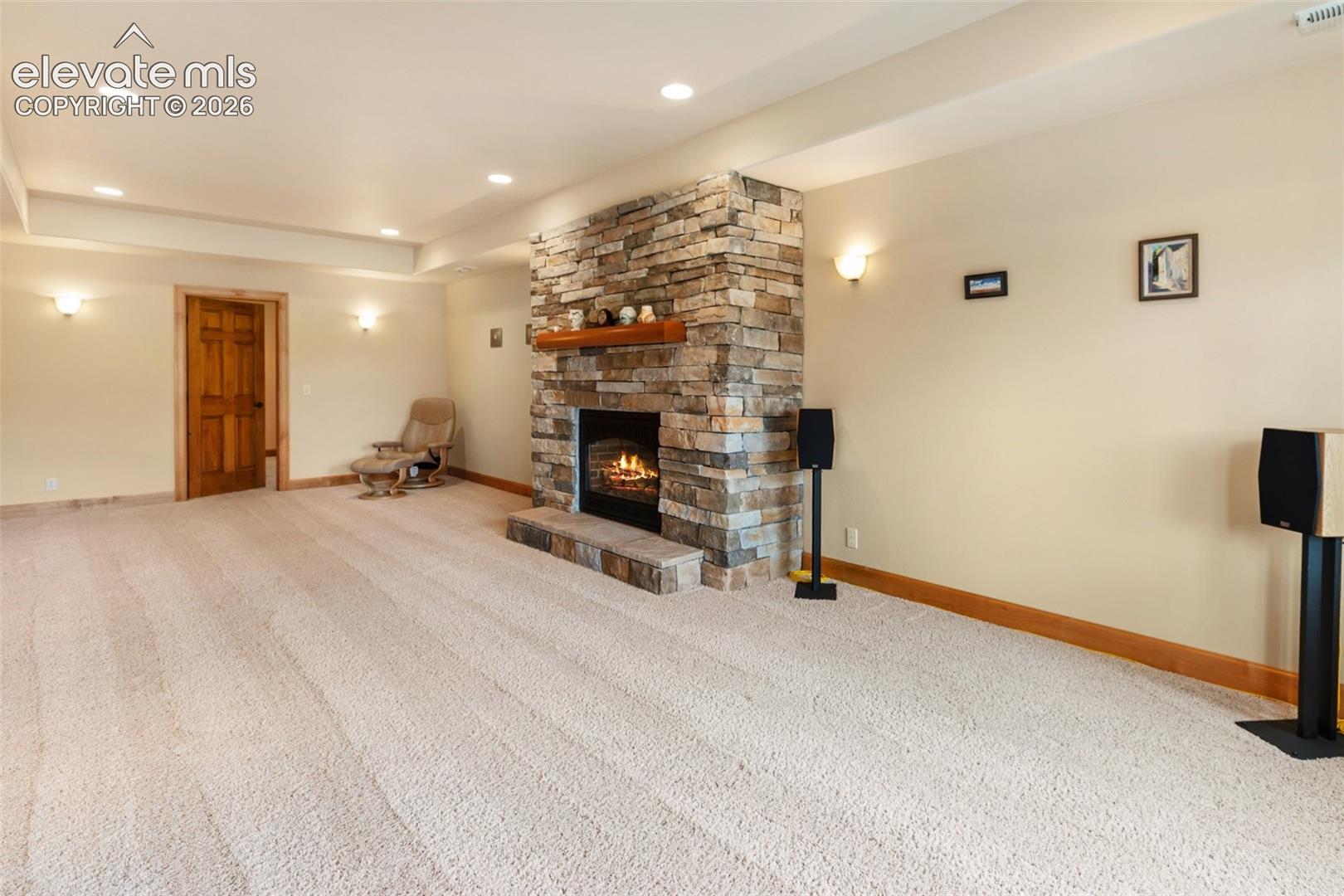 Listing photo 16 for 410 Karen Lane