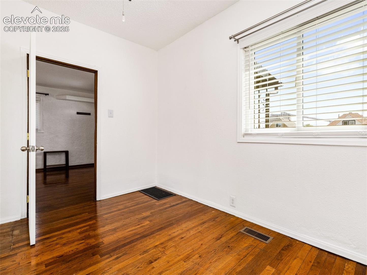 Listing photo 18 for 2213 E Evans Avenue