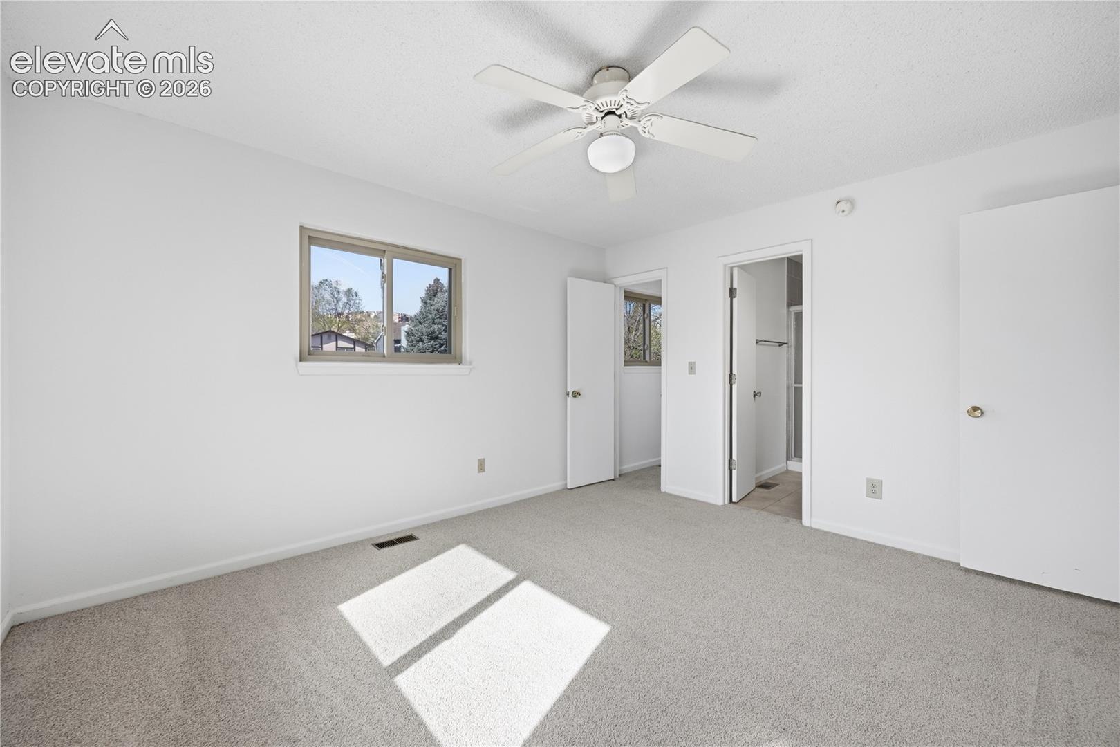 Listing photo 4 for 912 Amsterdam Drive