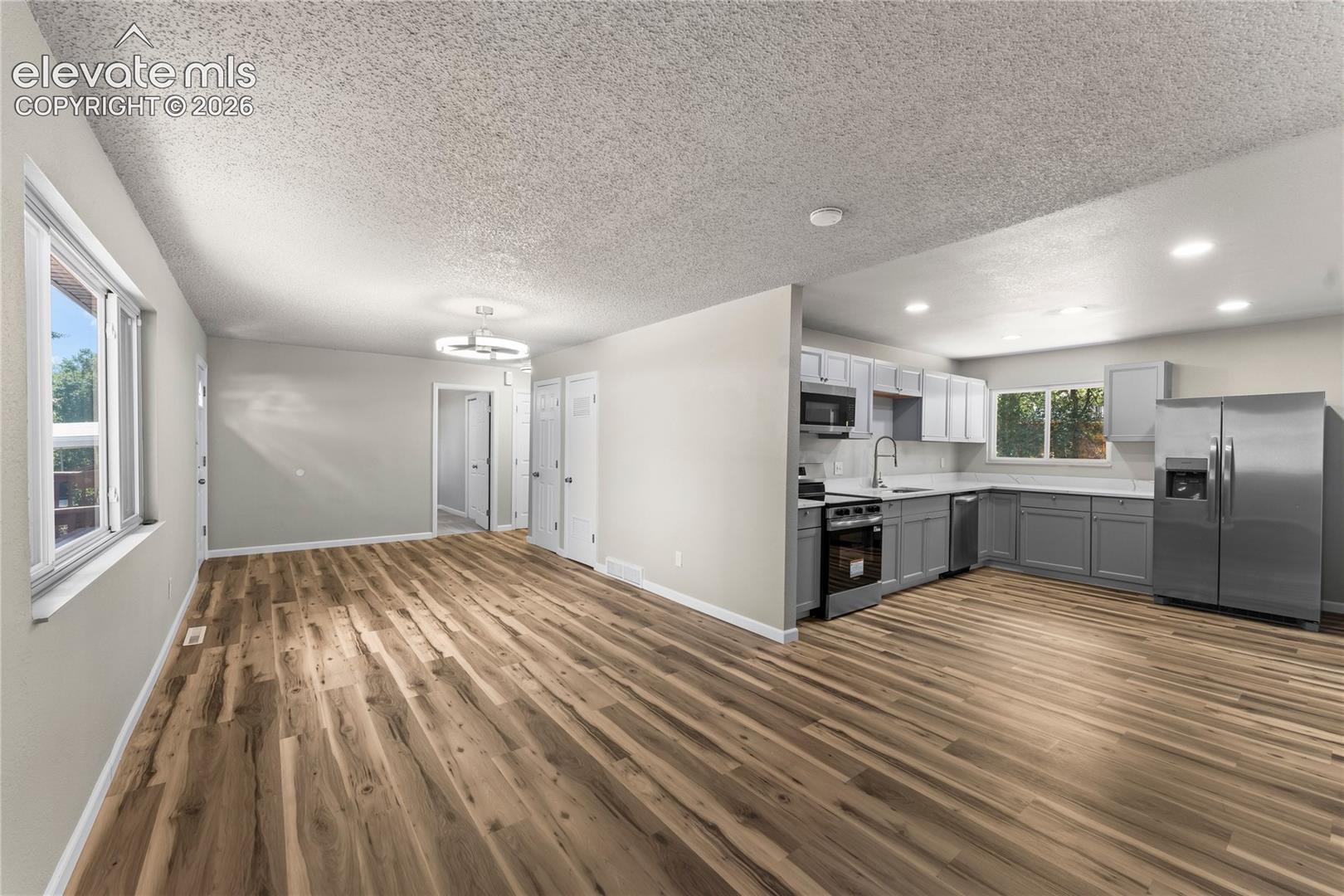 Listing photo 4 for 1214 Burnham Street