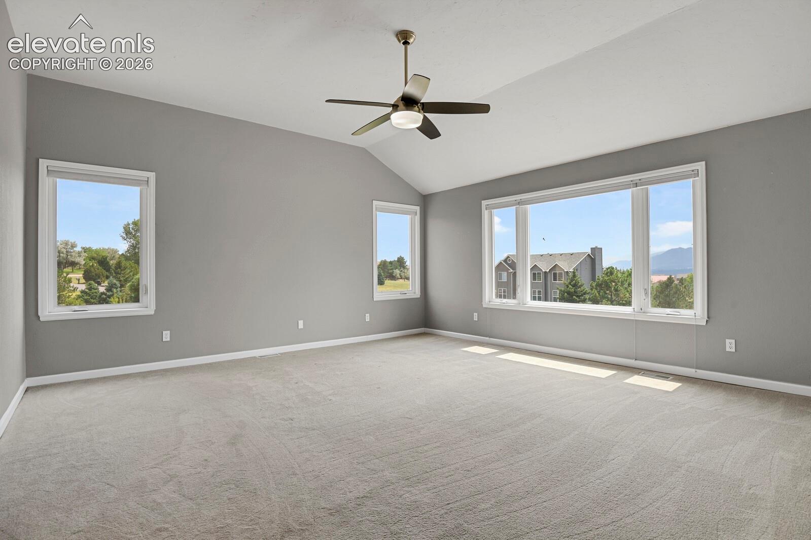 Listing photo 12 for 916 W Caribou Drive