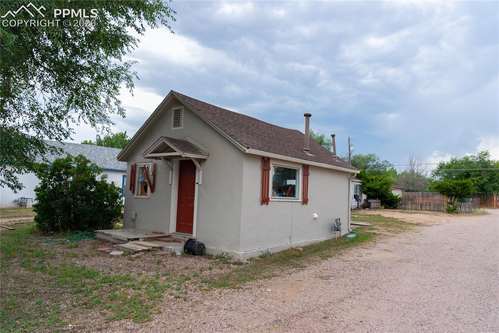 Listing photo 2 for 325 S Santa Fe Avenue 1-3