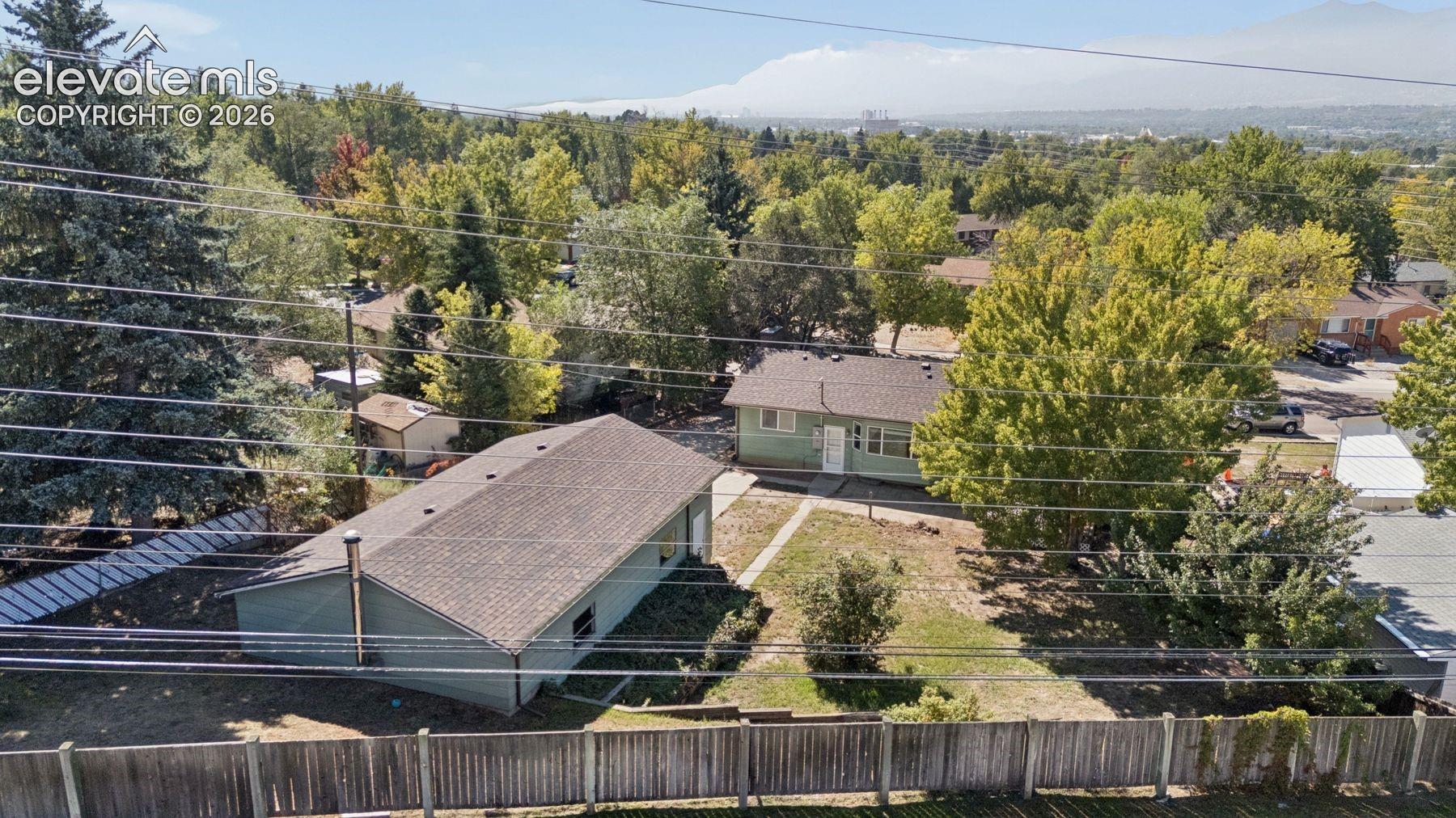 Listing photo 7 for 408 Elmwood Drive