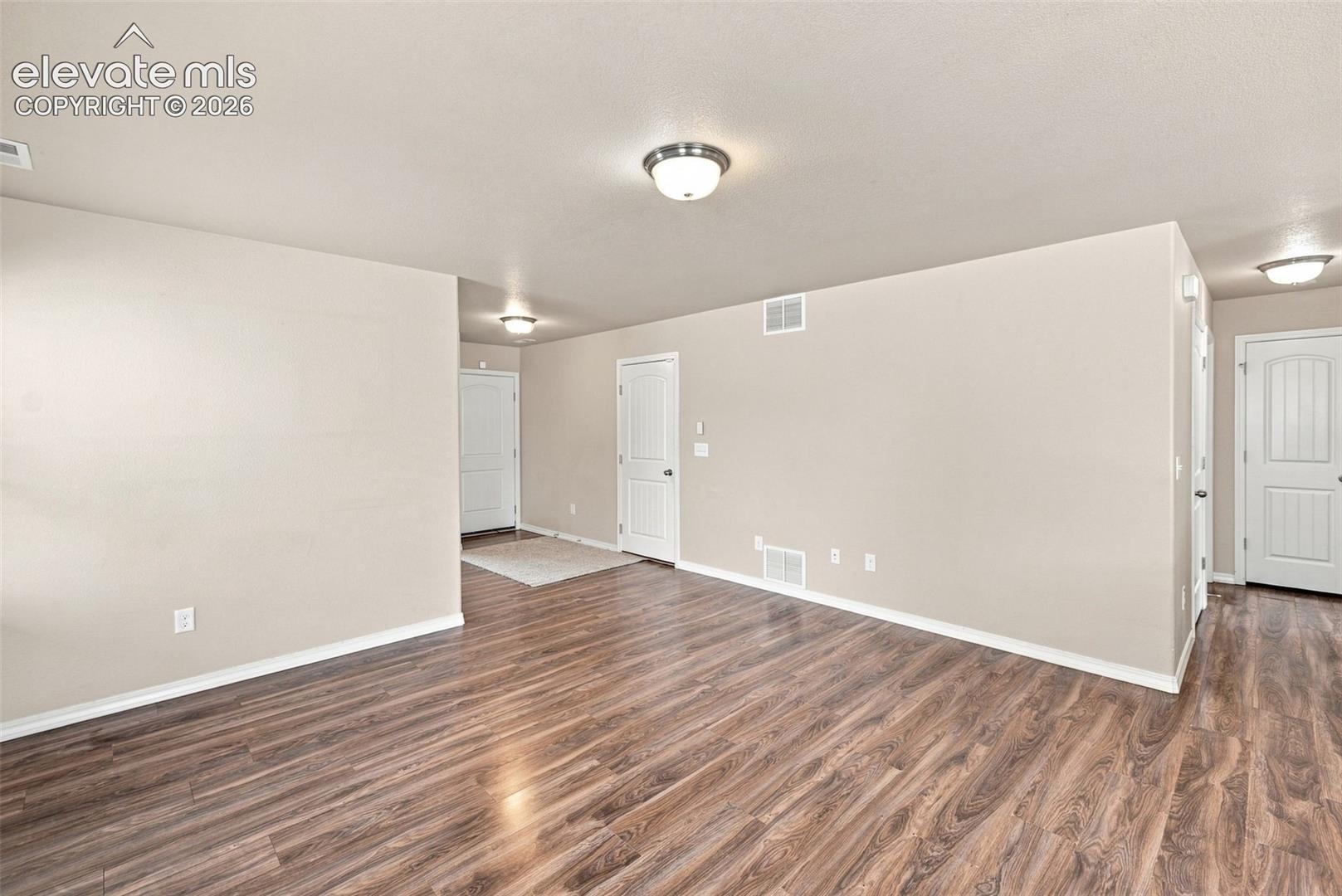 Listing photo 13 for 10864 Traders Parkway