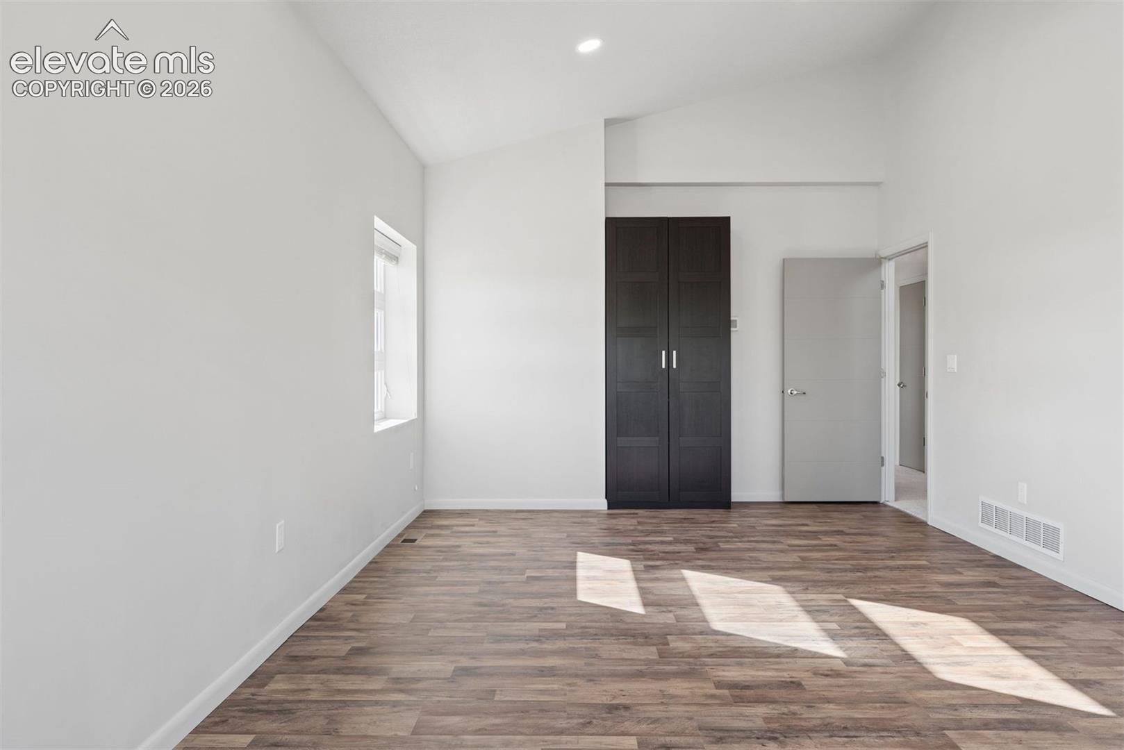 Listing photo 30 for 815 W Jefferson Street