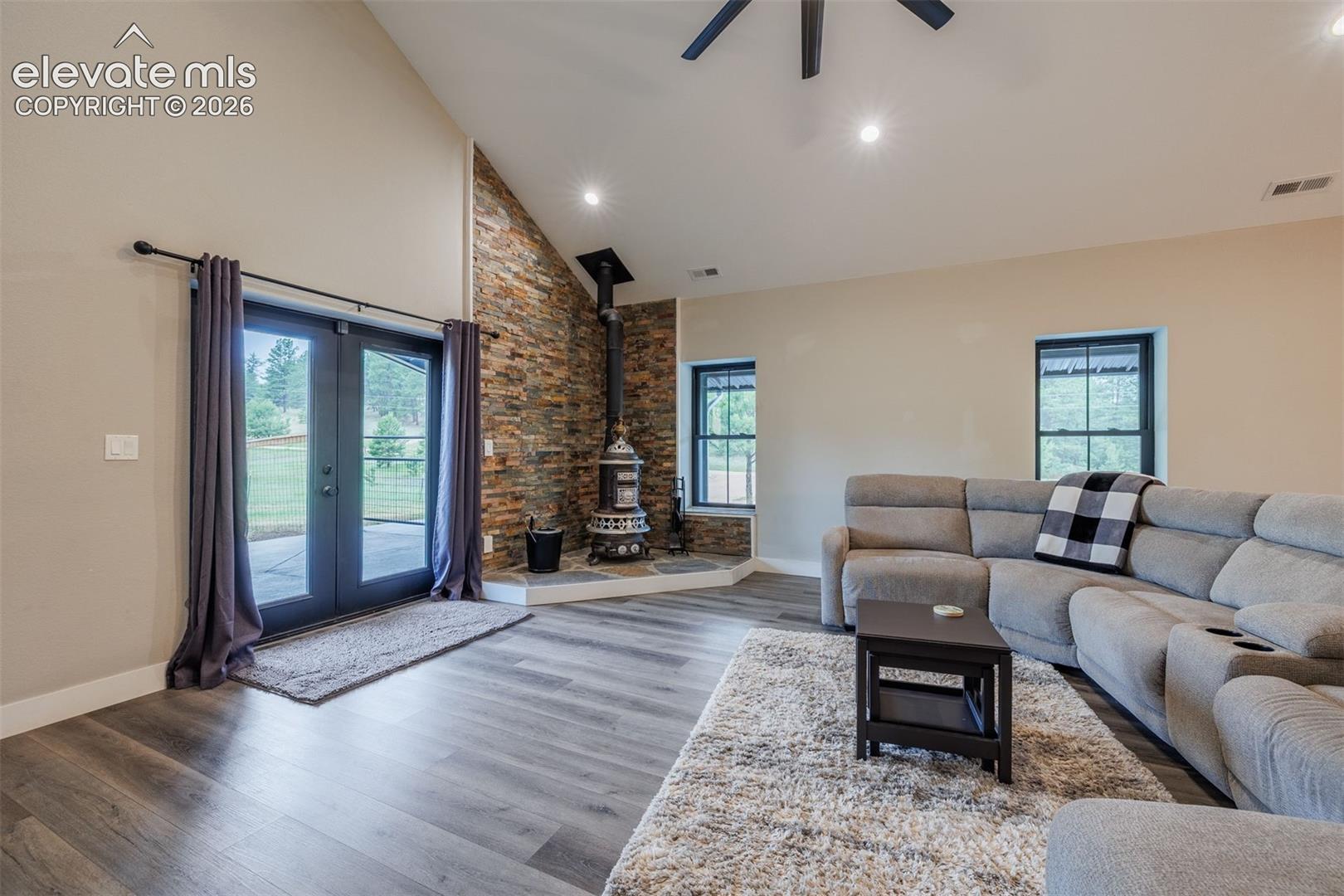 Listing photo 26 for 412 Obsidian Drive