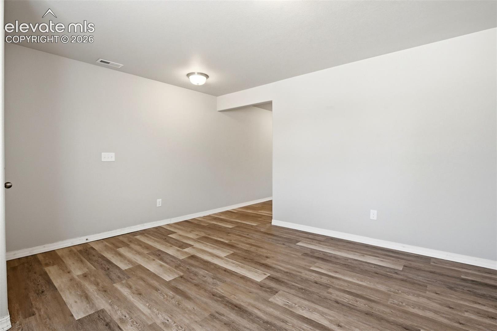 Listing photo 5 for 10725 Traders Parkway