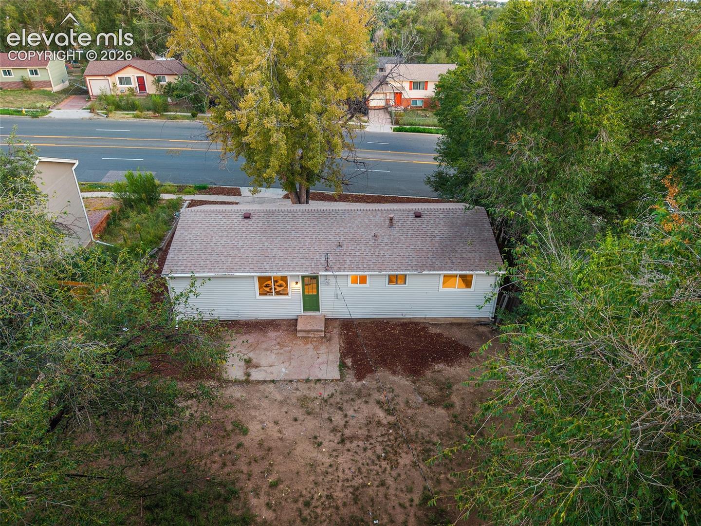 Listing photo 7 for 3928 E Pikes Peak Avenue