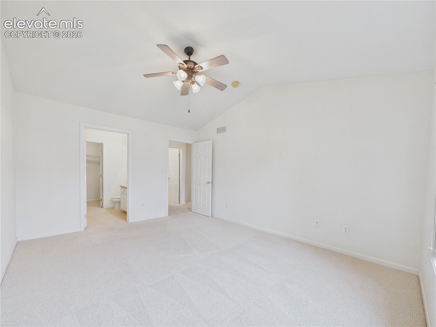 Listing photo 13 for 2025 Kingsroyal Boulevard F